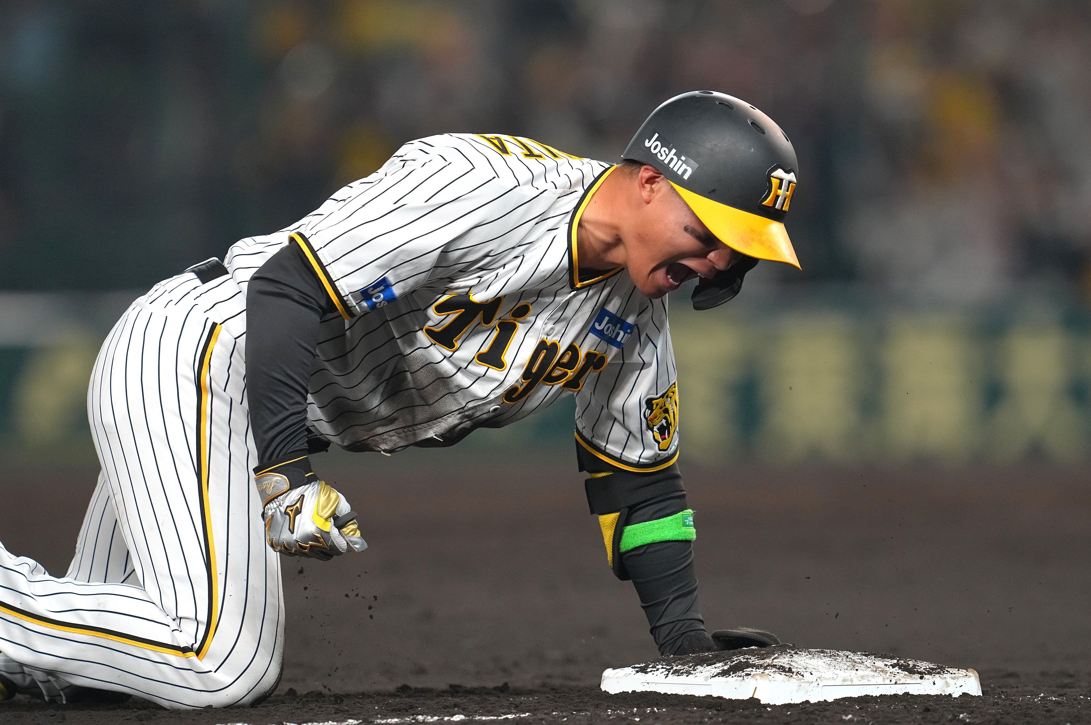虎タウン　岡田　近本　中野　森下　大山　原口　佐藤　木浪　坂本ら17枚セット 虎タウン 岡田 近本 中野 森下 大山 原口 佐藤 木浪 坂本ら17枚