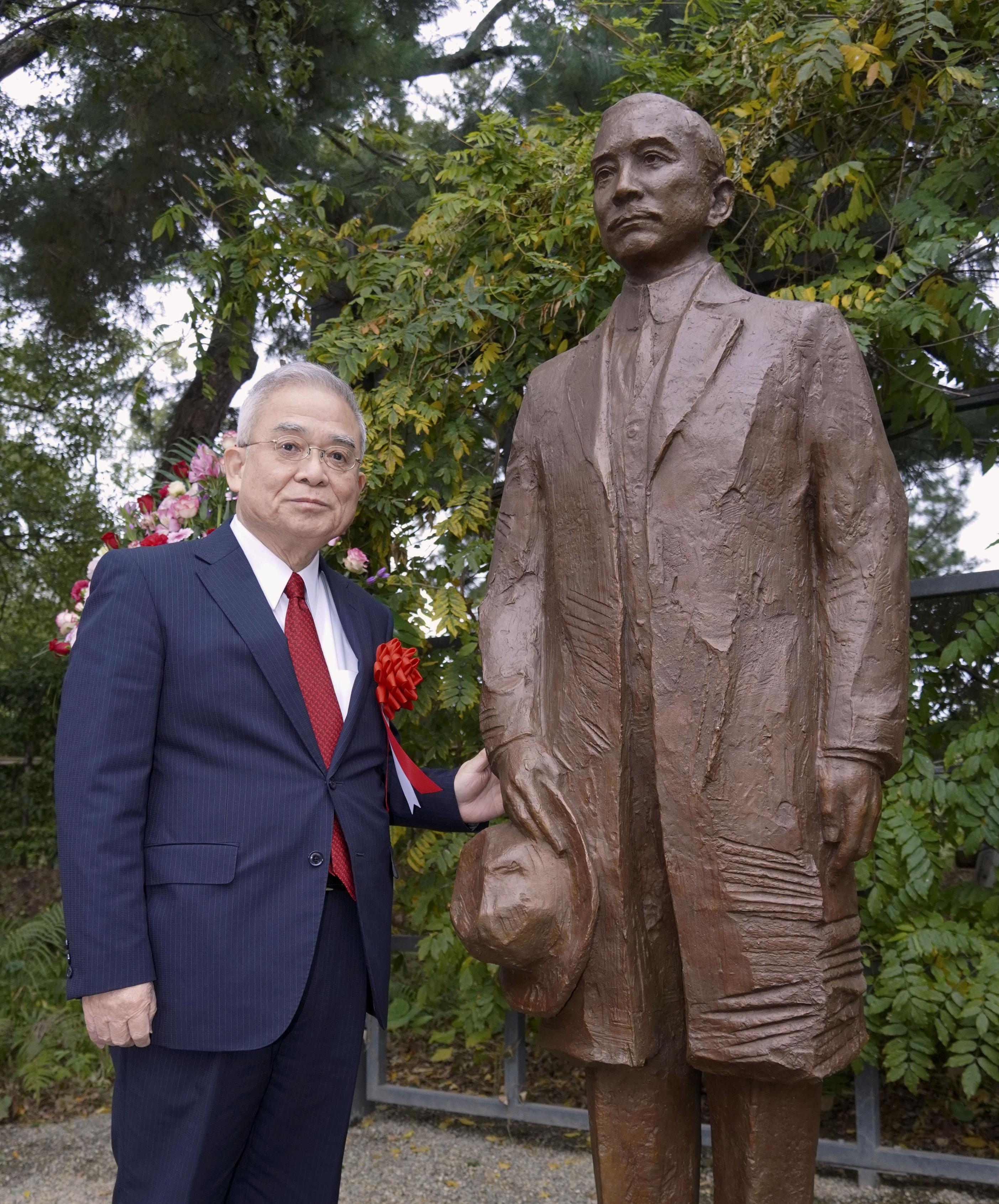 旧安川邸で孫文像除幕式 北九州、中国人彫刻家寄贈 - 産経ニュース