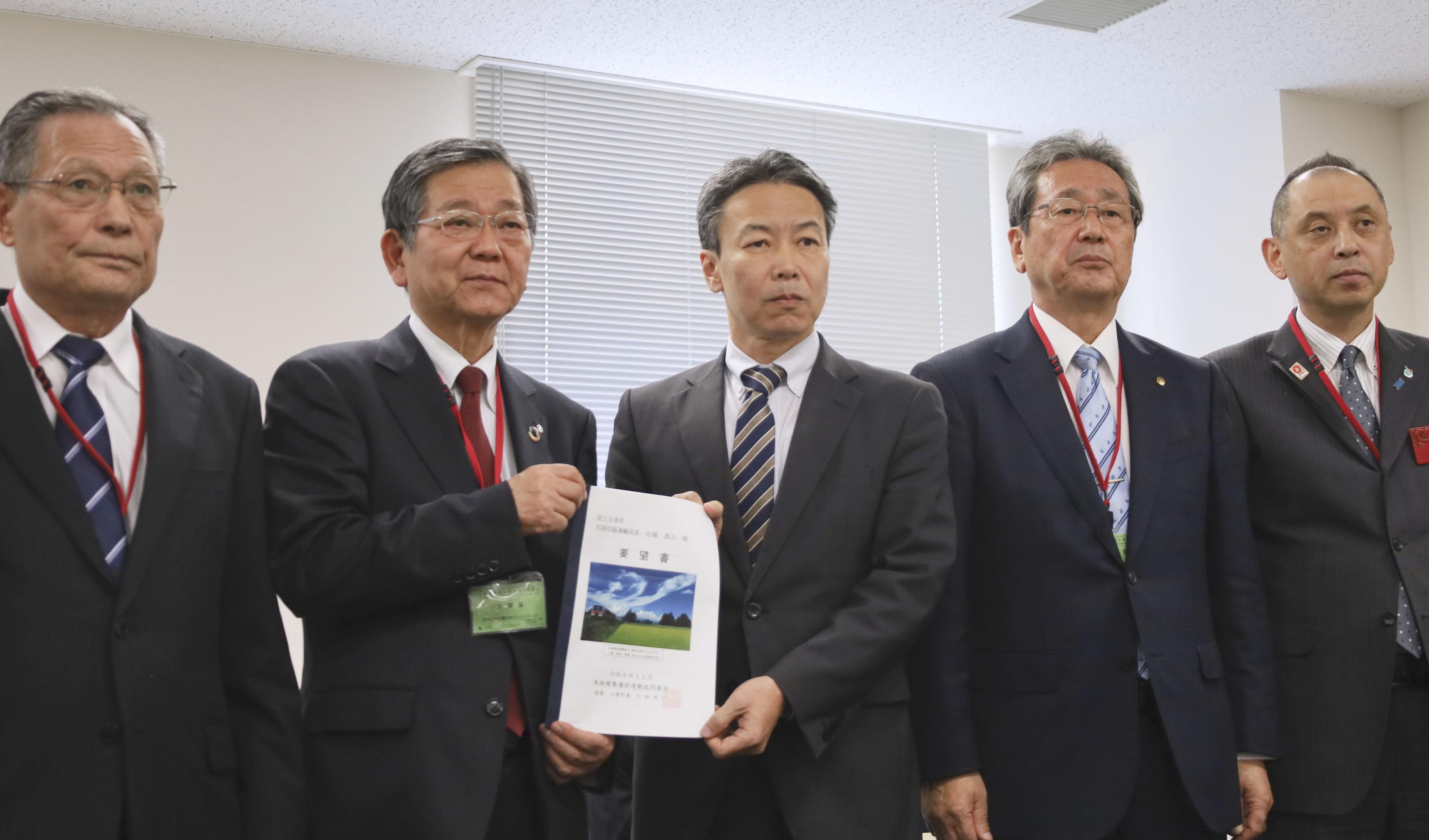 JR米坂線の早期復旧へ、山形、新潟両県の沿線自治体首長らが国交省に