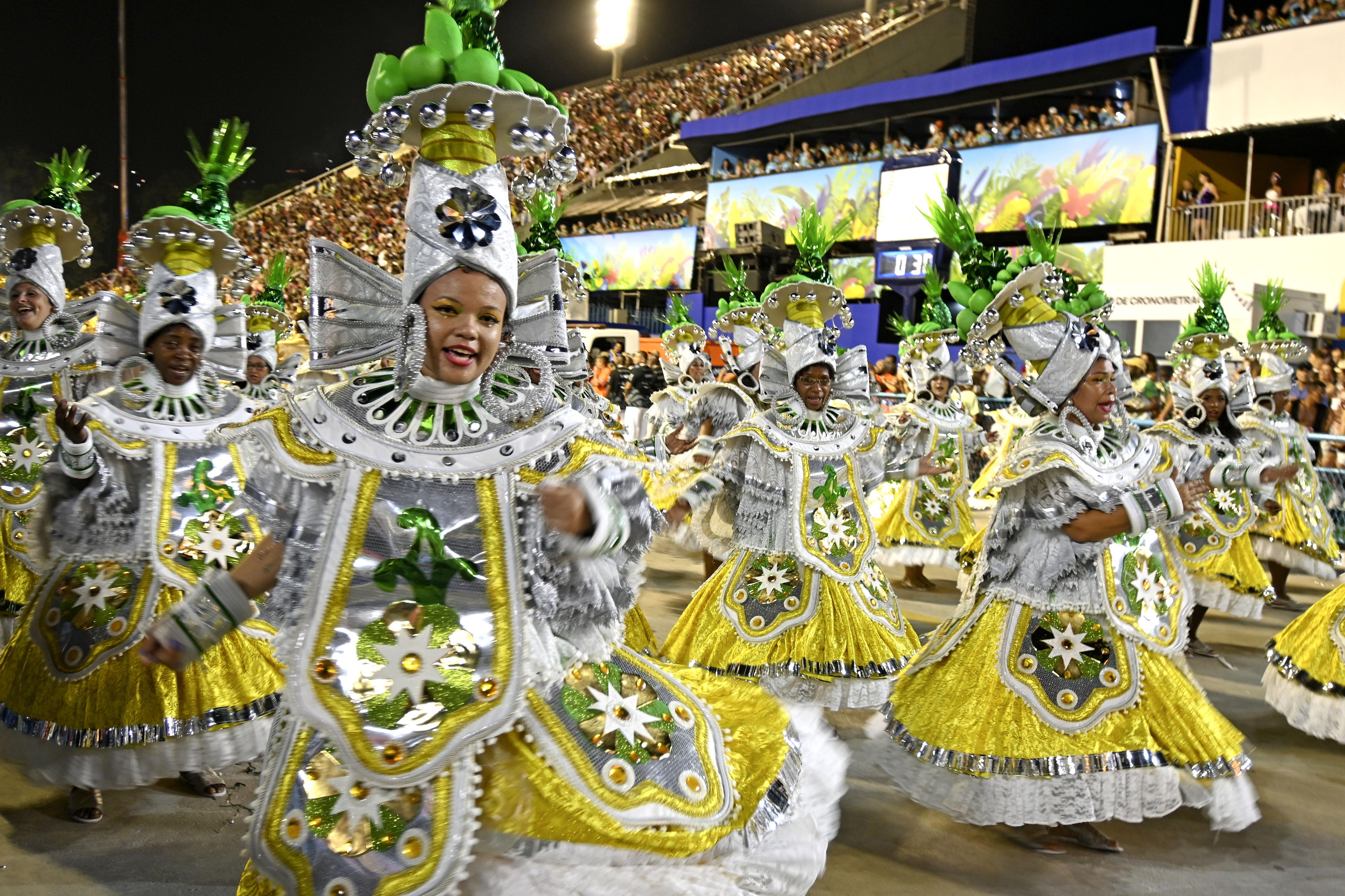 リオのカーニバル最高潮 ２年ぶり開催 サンスポ