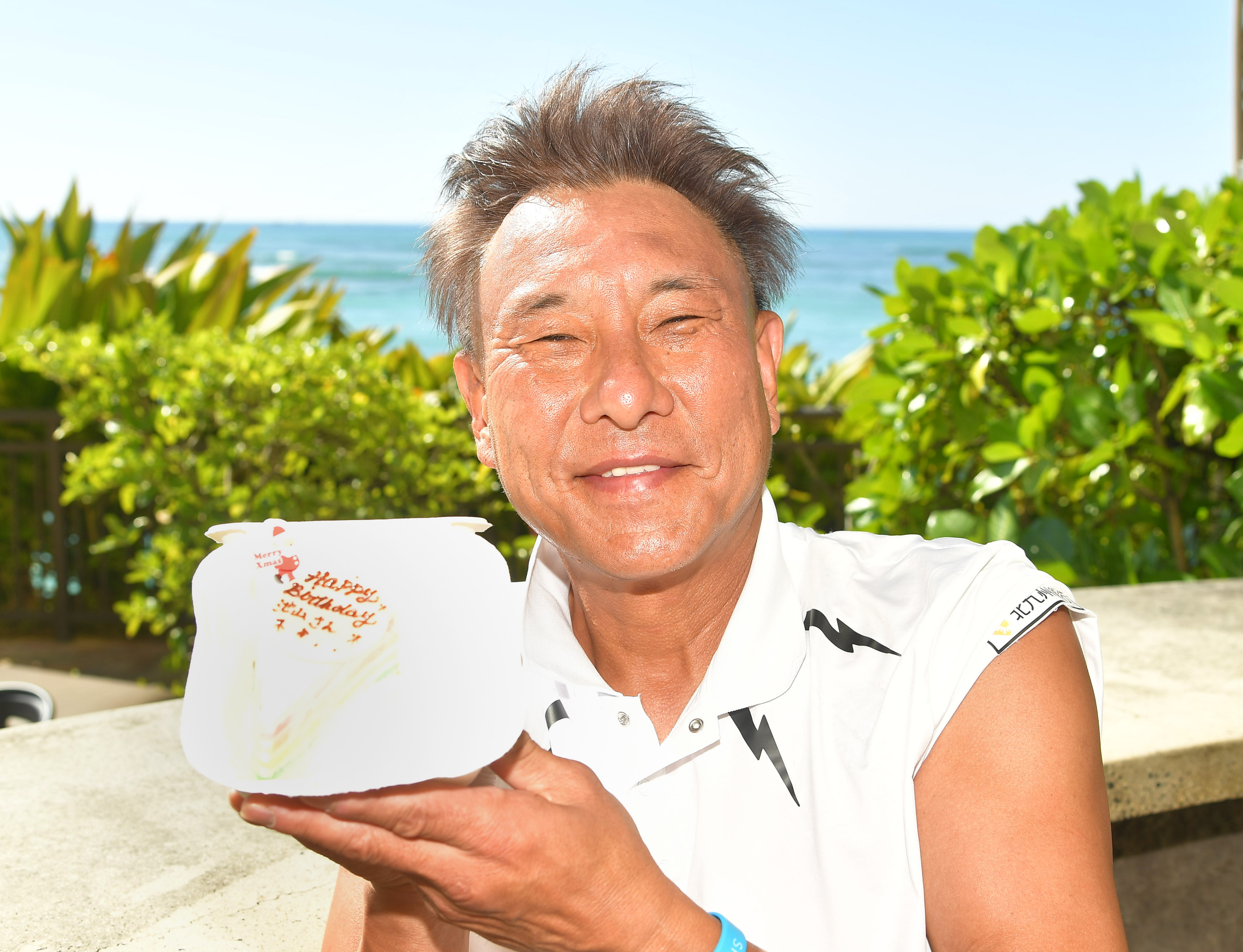 ヤクルト・池山２軍監督がハワイで５７歳の誕生日を迎え笑顔