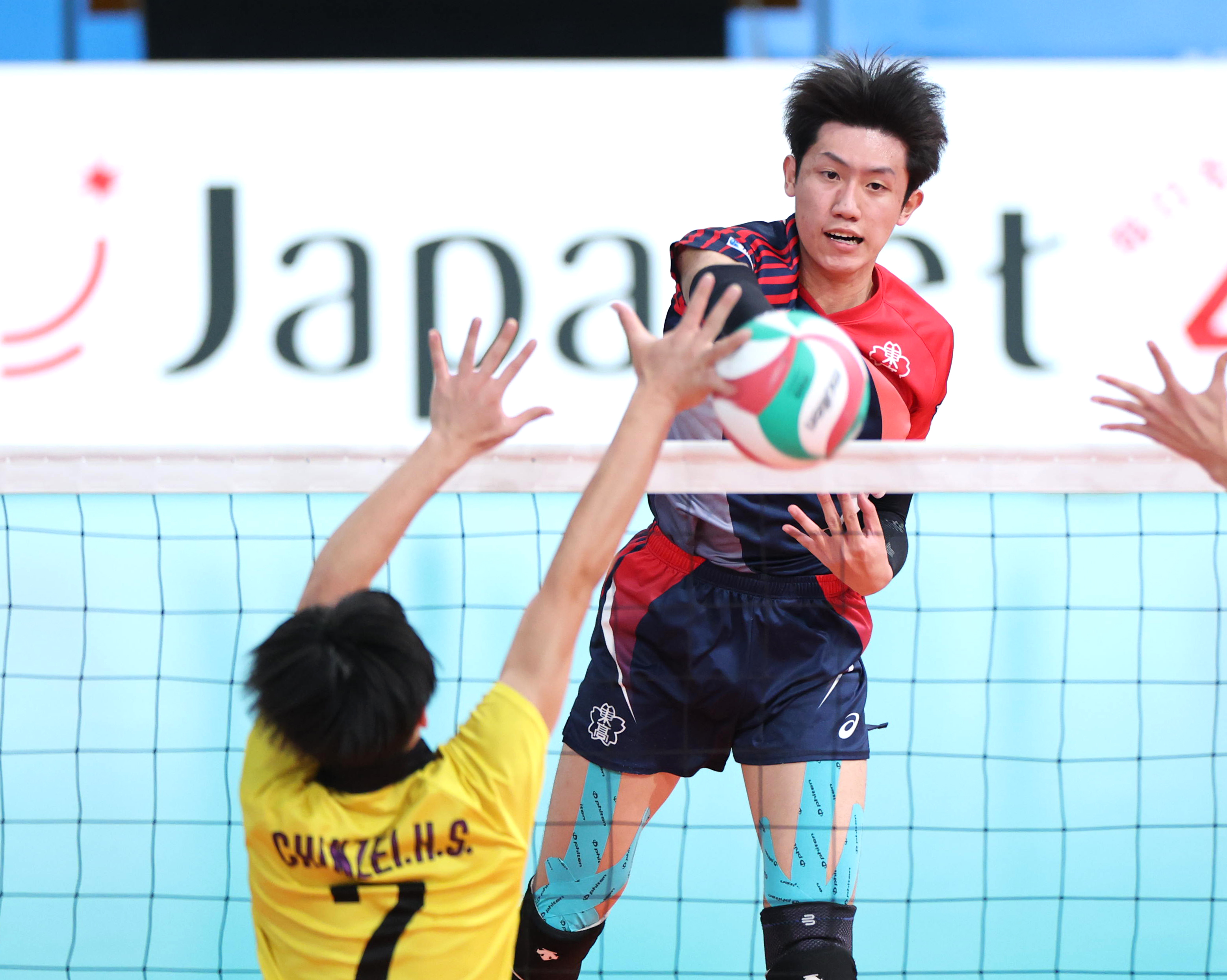 春高バレー】東山、鎮西の3冠阻止 岩田怜緯、2年生エース対決制す