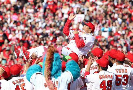 黒田博樹 引退記念パネル czMjYXJ0aWNsZSM0NjA0OCMxNzkxNz