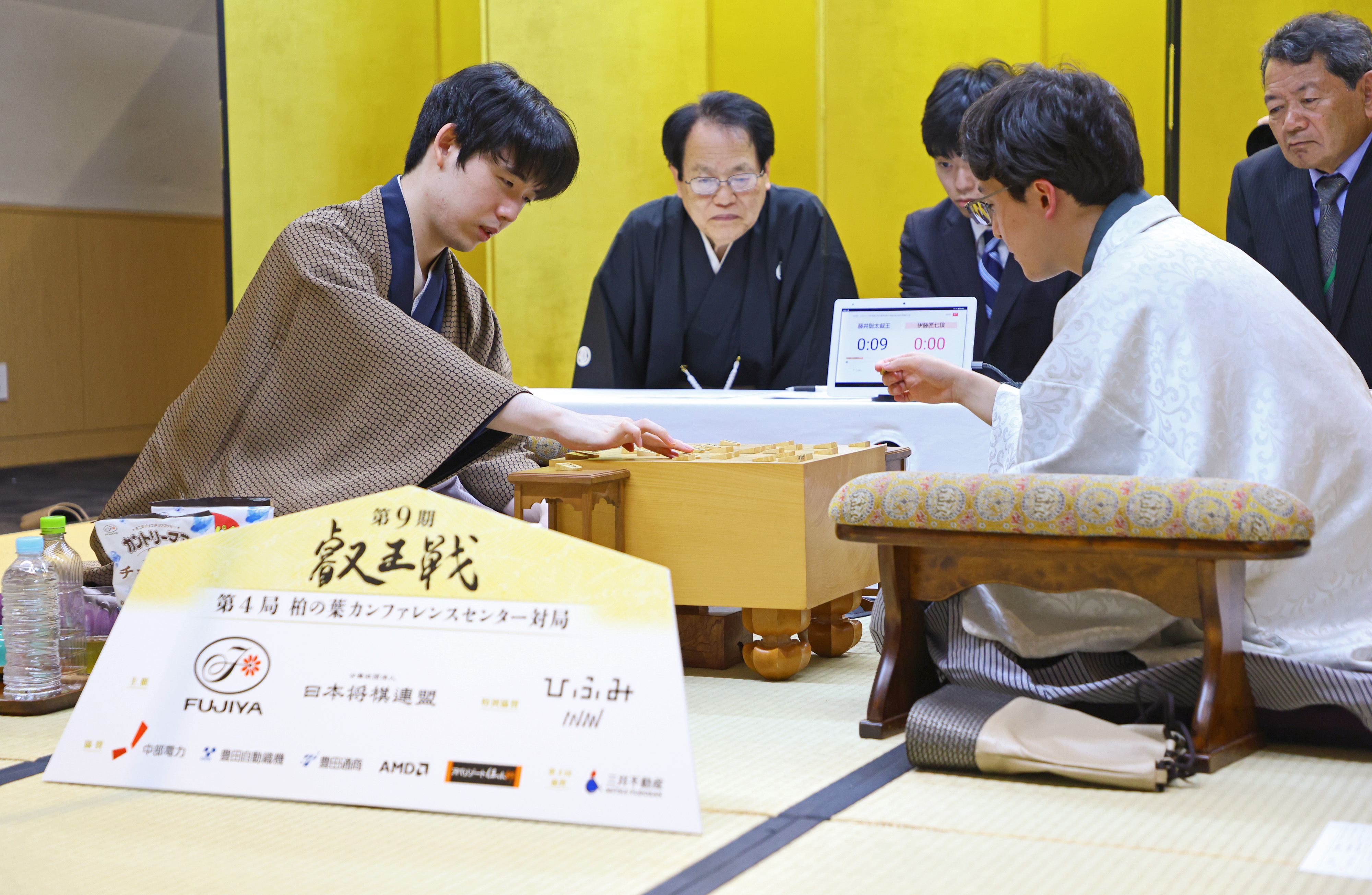 藤井聡太叡王、カド番で踏みとどまる 伊藤匠七段と2勝2敗で決着は