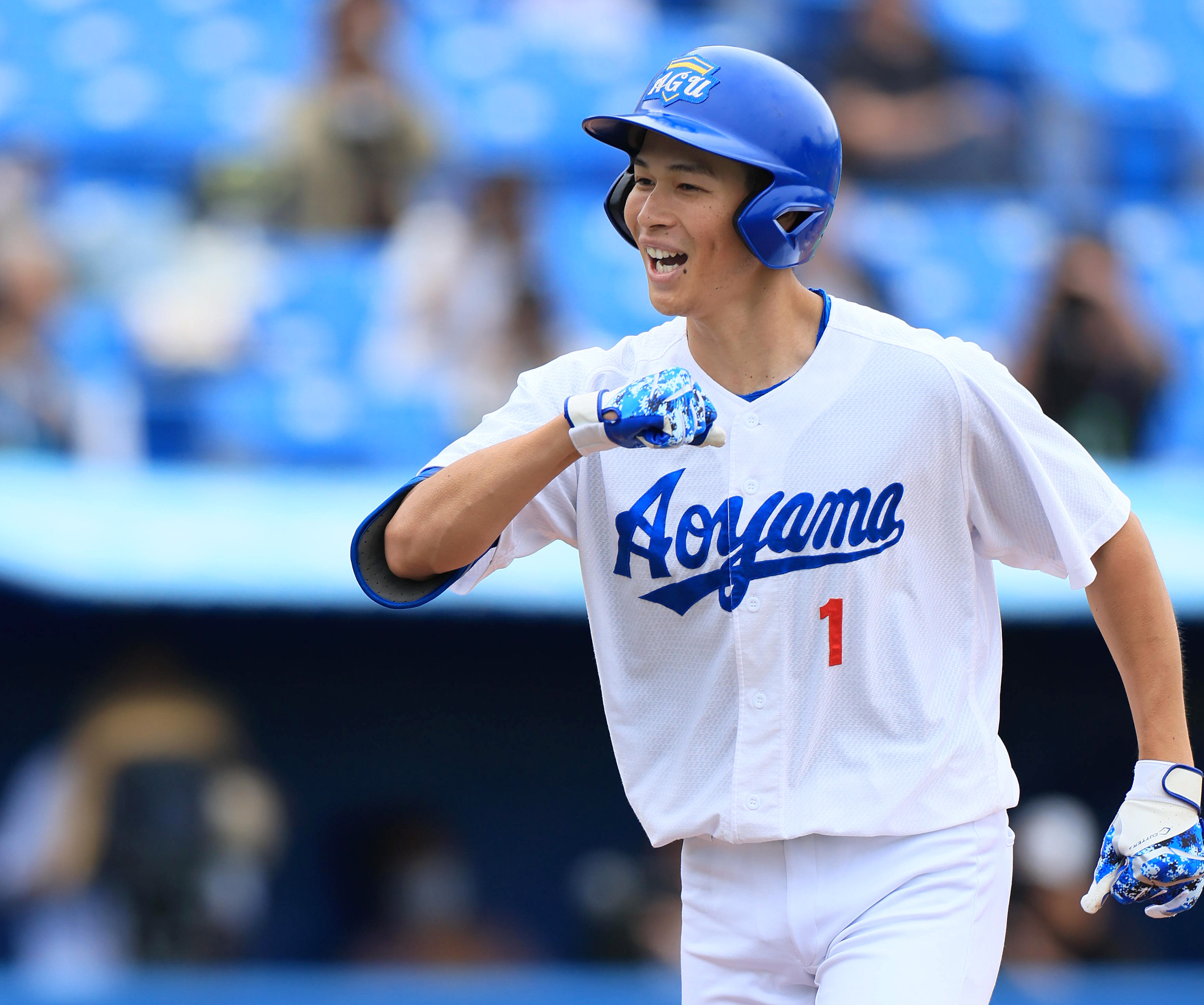 青学大、圧勝で4強進出 満塁弾の中島大輔「打った瞬間、行ったかなと