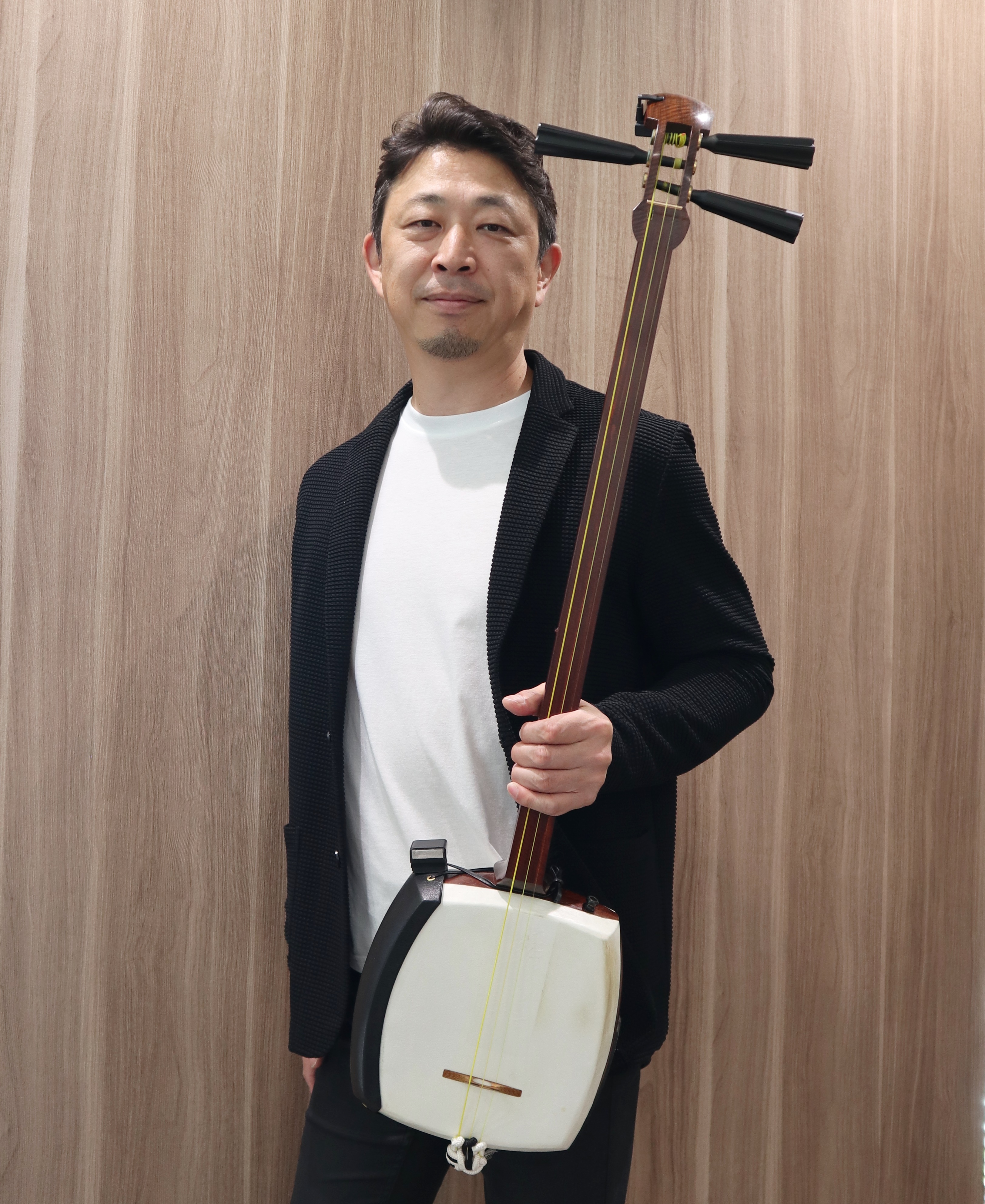 SHAMISENを世界の共通語に 多彩な音色で魅了する三味線プレイヤー・上