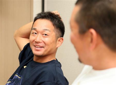丸ごとスワローズ】石川×館山、14年ぶり美酒はともに…左と右「二人の