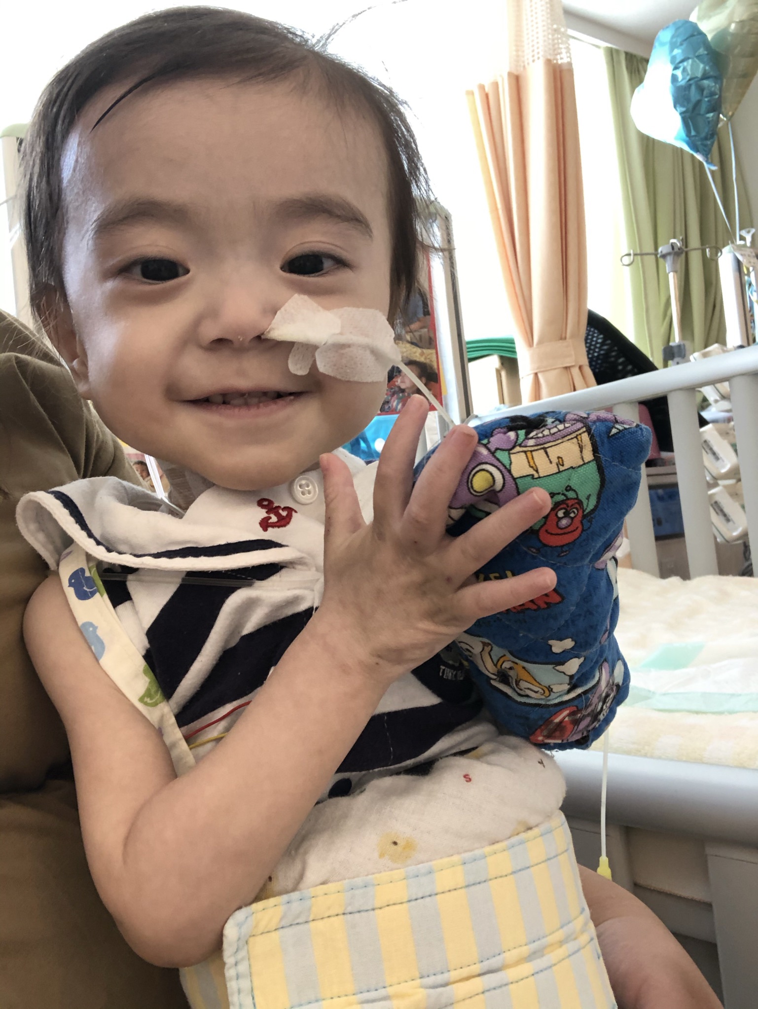 ベッドで過ごした4年、心臓移植かなわず玉井芳和ちゃんは旅立った  