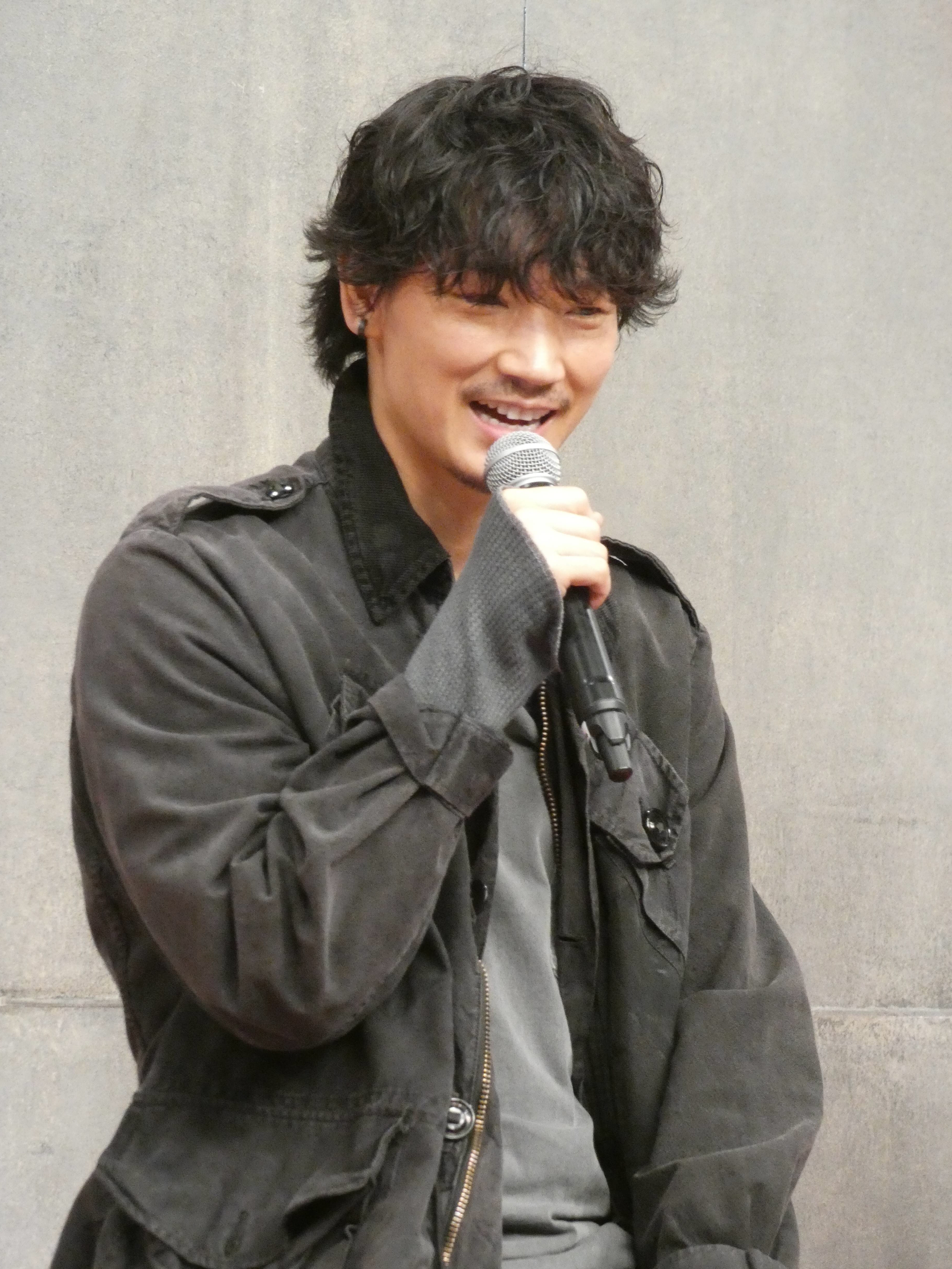 綾野剛がフェニックスモード！フジ系〝ドラマの月曜〟顔へ燃える役者魂