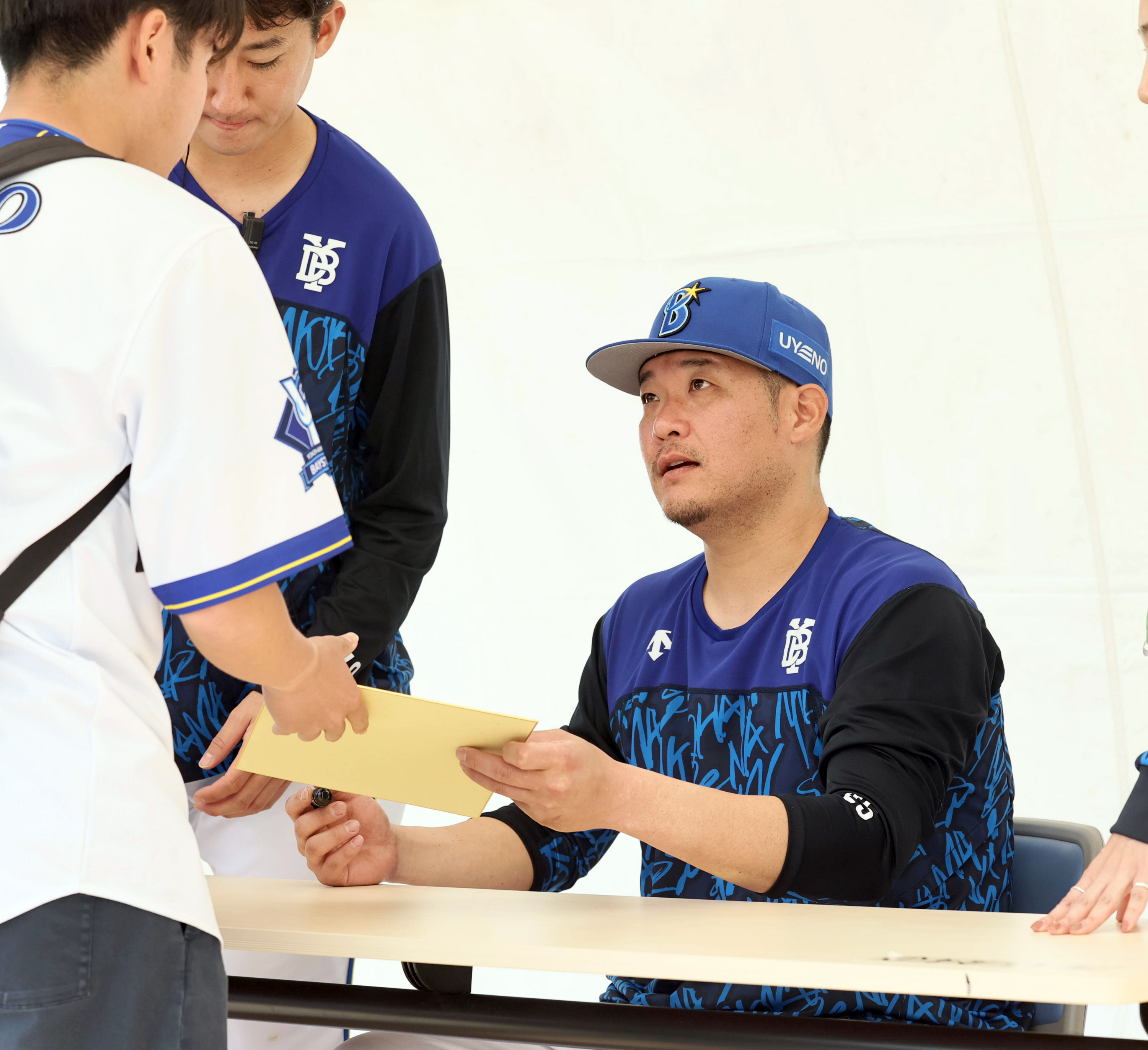 お値下げ横浜DeNAベイスターズ 春季キャンプ キャップ 山﨑康晃直筆