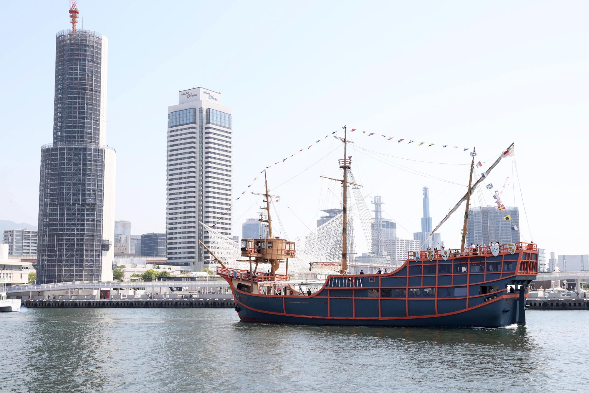 サンタマリア号」が神戸初寄港、万博見据え社会実験 - 産経ニュース