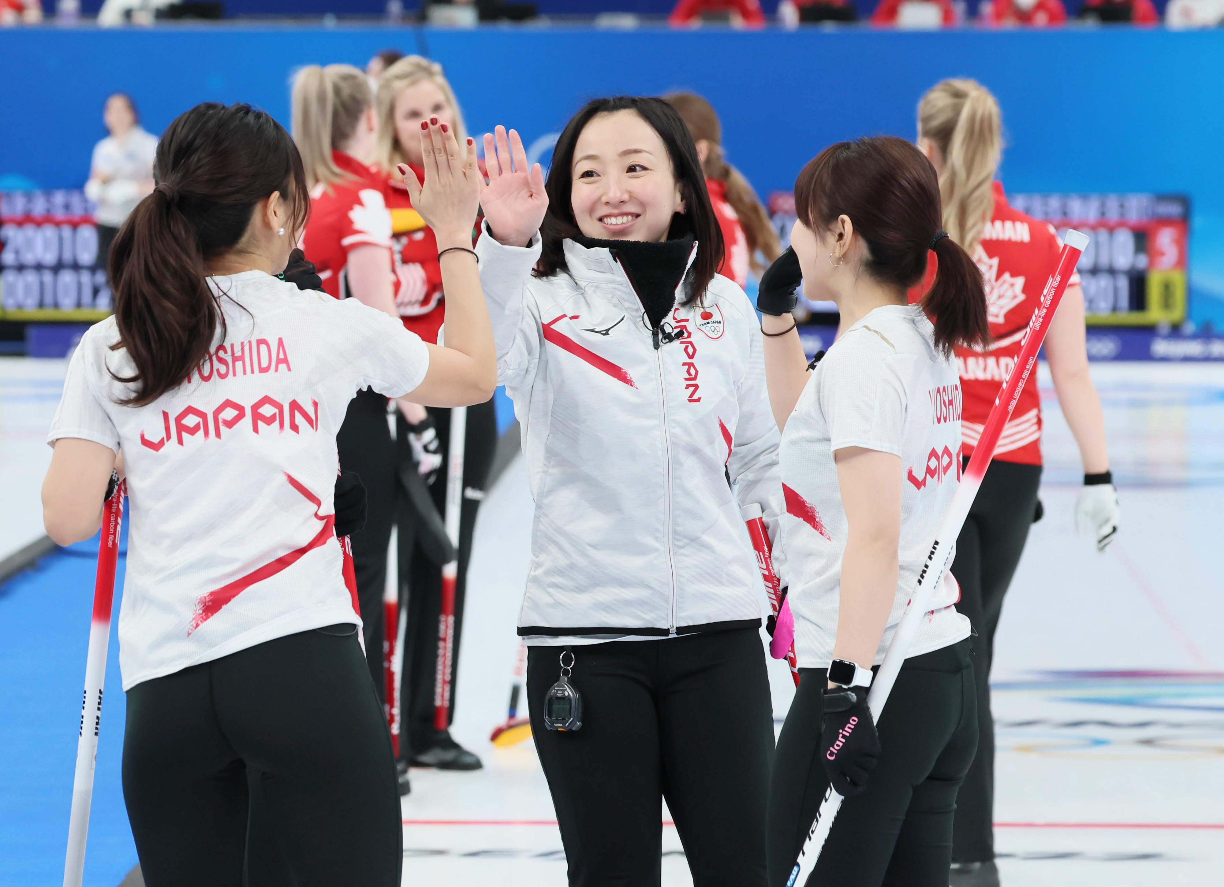 藤沢五月やった カーリング女子初勝利 ソチ金メダルのカナダ撃破 サンスポ 藤沢五月やった カーリング女子初勝利 ソチ金メダルのカナダ撃破 サンスポ