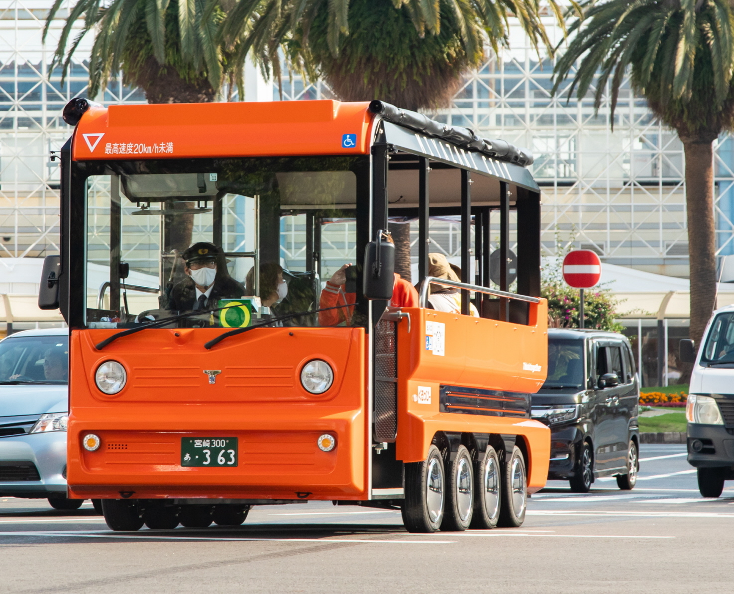 運行が広がる地域交通の救世主「グリスロ」 カート、バス型で住宅地や