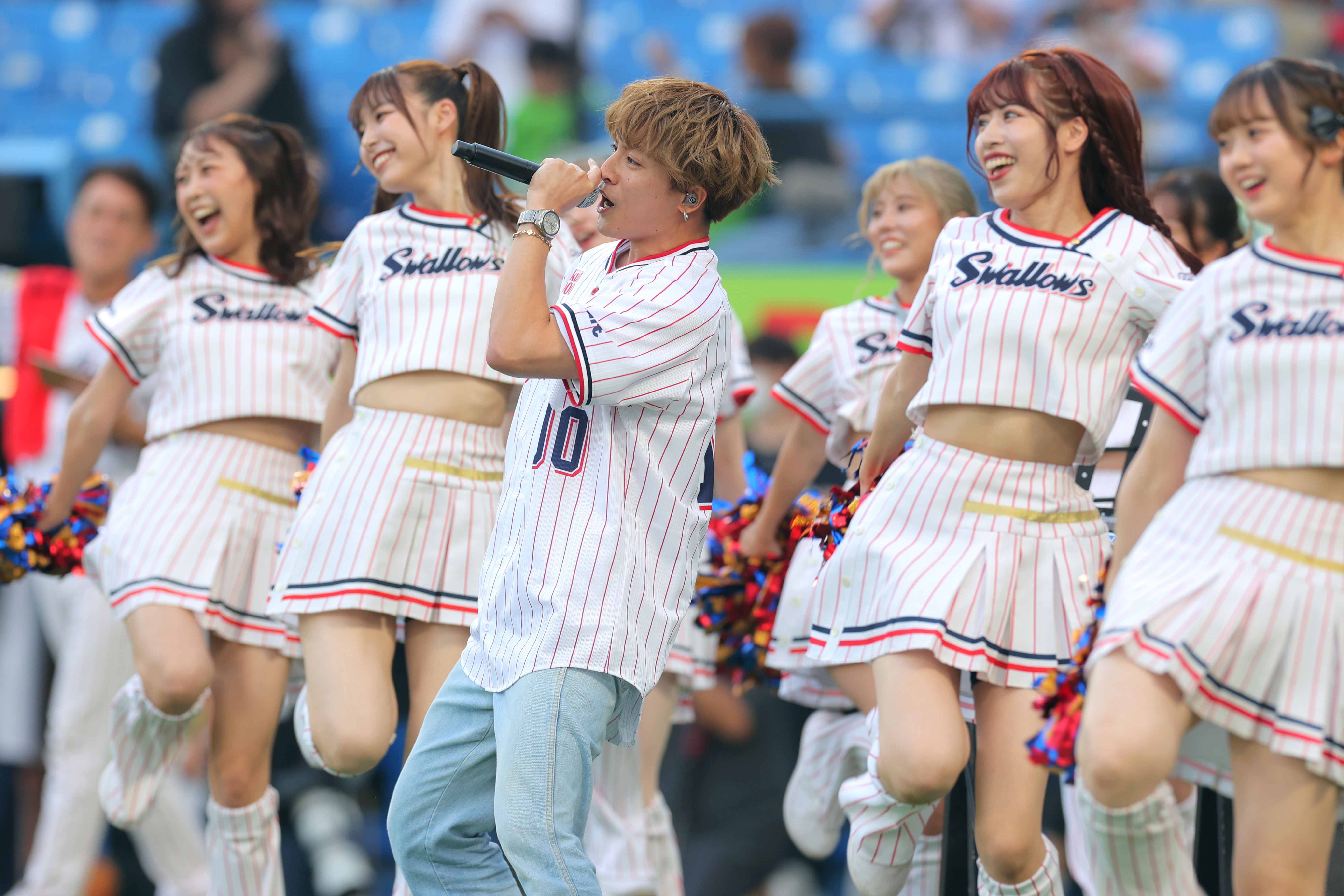 PKCZの白濱亜嵐がファーストピッチセレモニーに登場 ヤクルトの