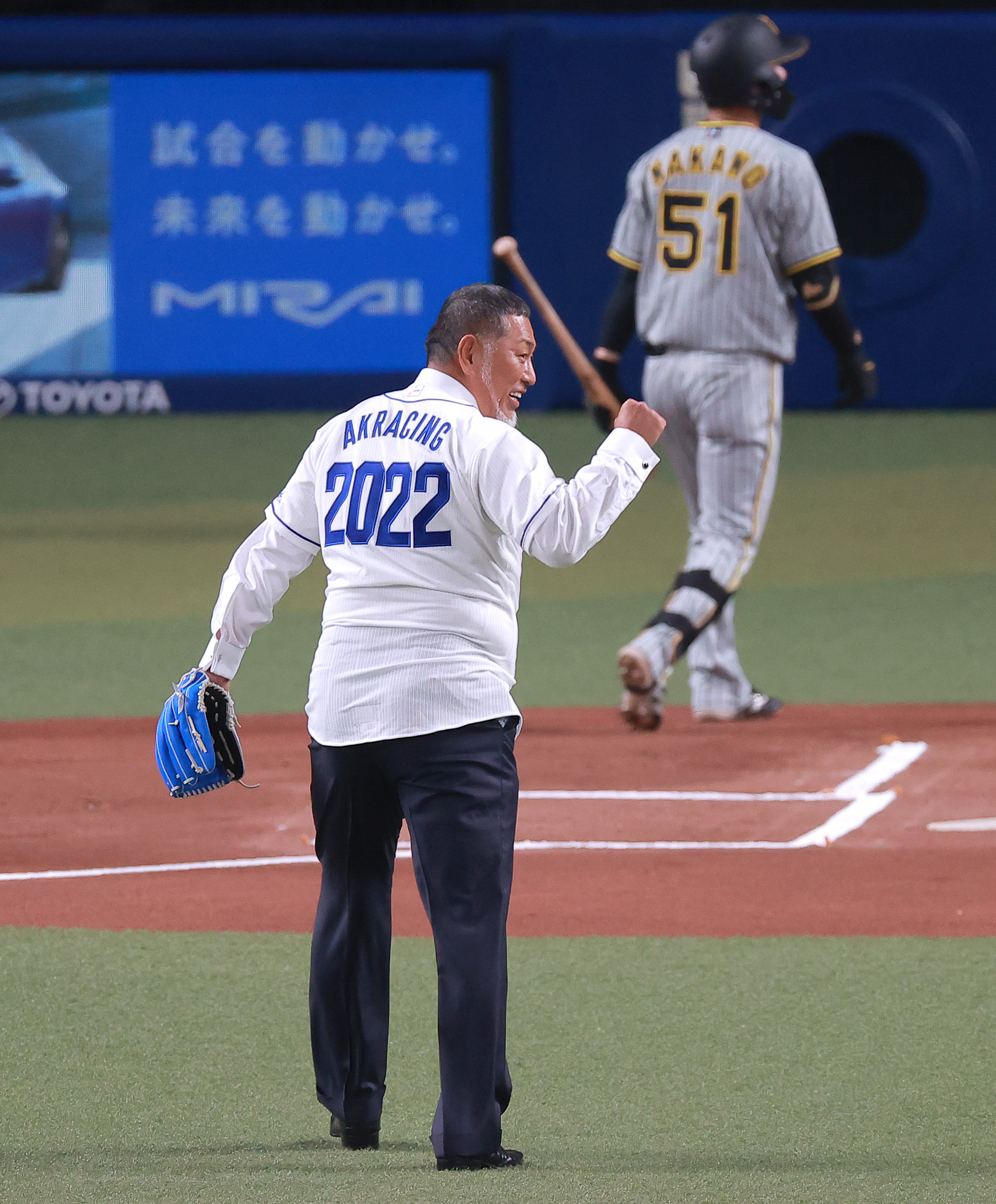 フォト特集】清原和博さん「感動した」 中日ユニホームで始球式 - 産経