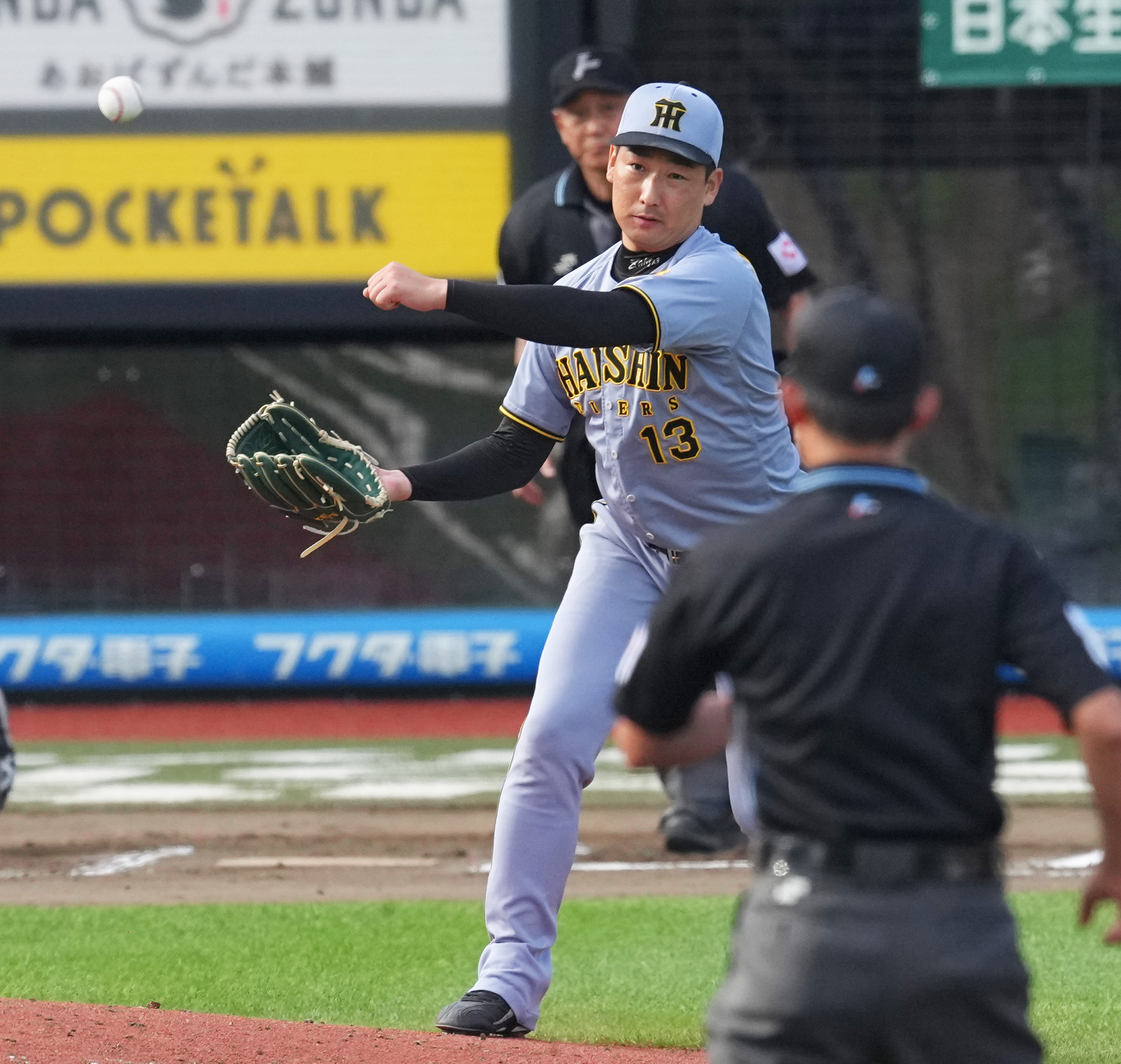 阪神タイガース #13 岩崎 優（いわざき すぐる）の使用ギア -2023-