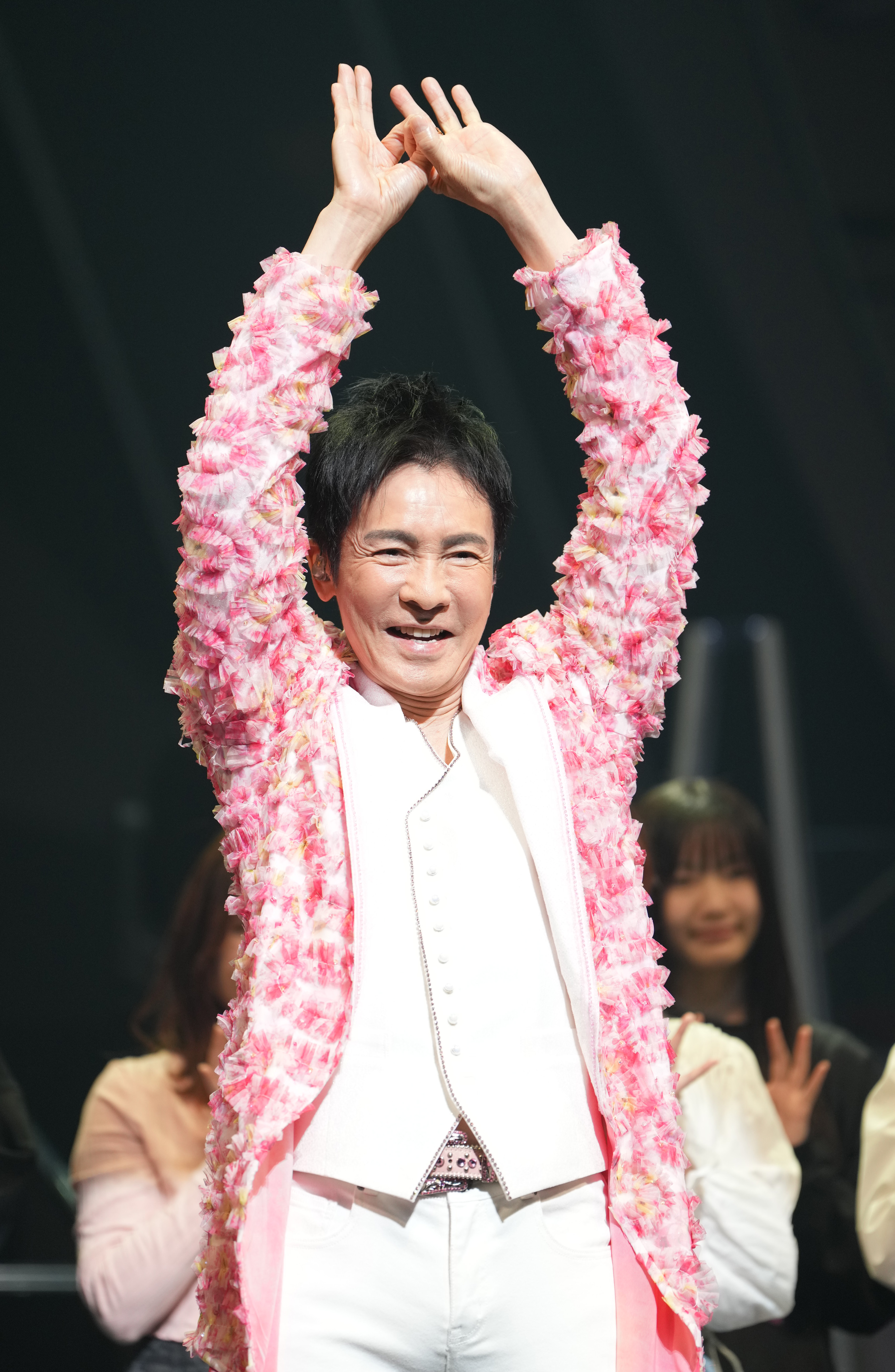 郷ひろみ、全国ツアー開幕 王道ステージで1850人魅了 「55周年に