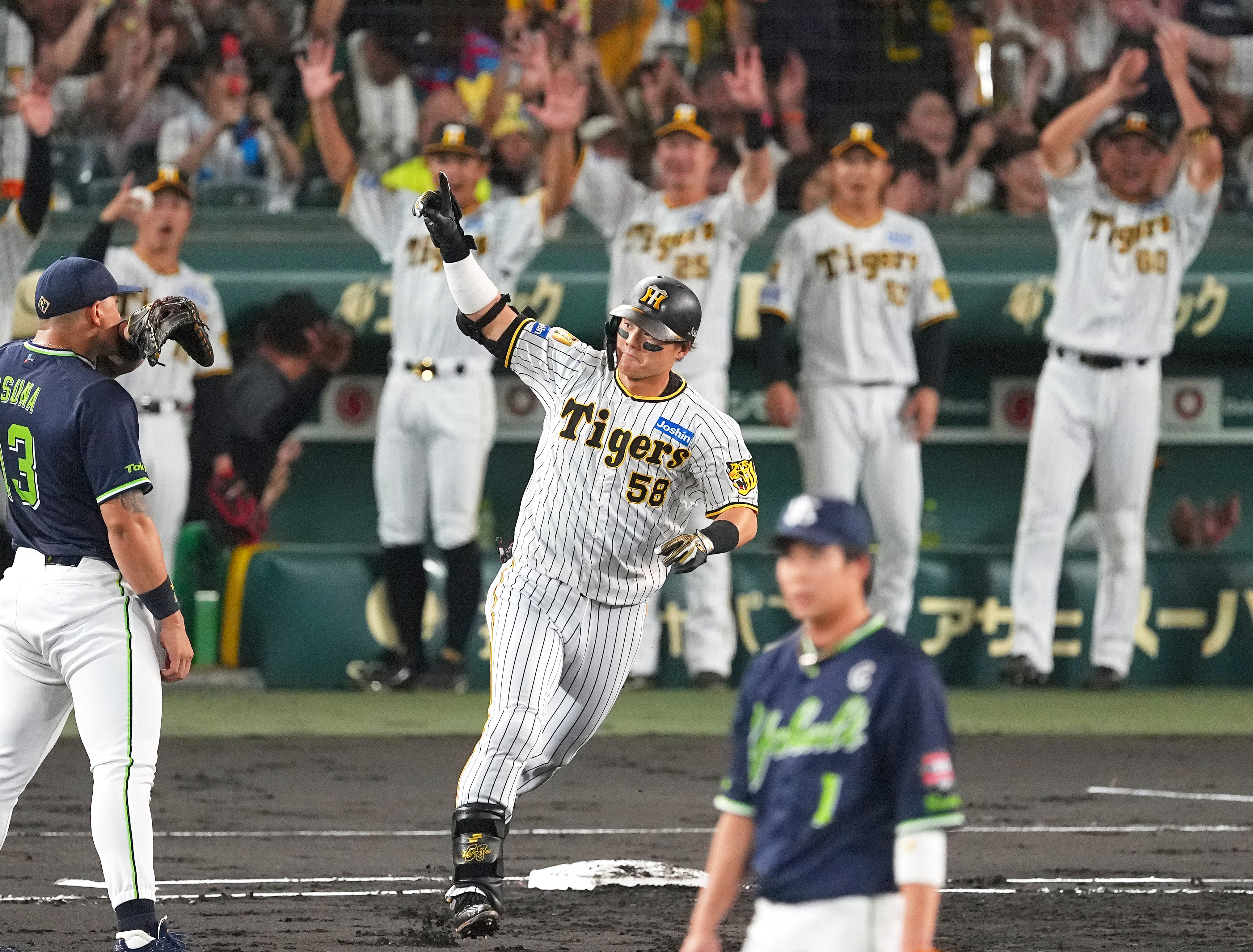 土井正博の豪傑球論】浜風で右翼スタンドに運んだ阪神・前川右京