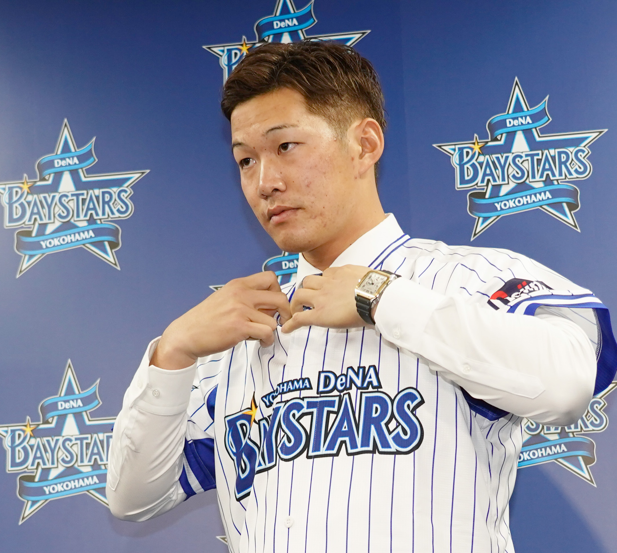 中日からトレード移籍のDeNA・京田陽太、入団会見で〝舌好調