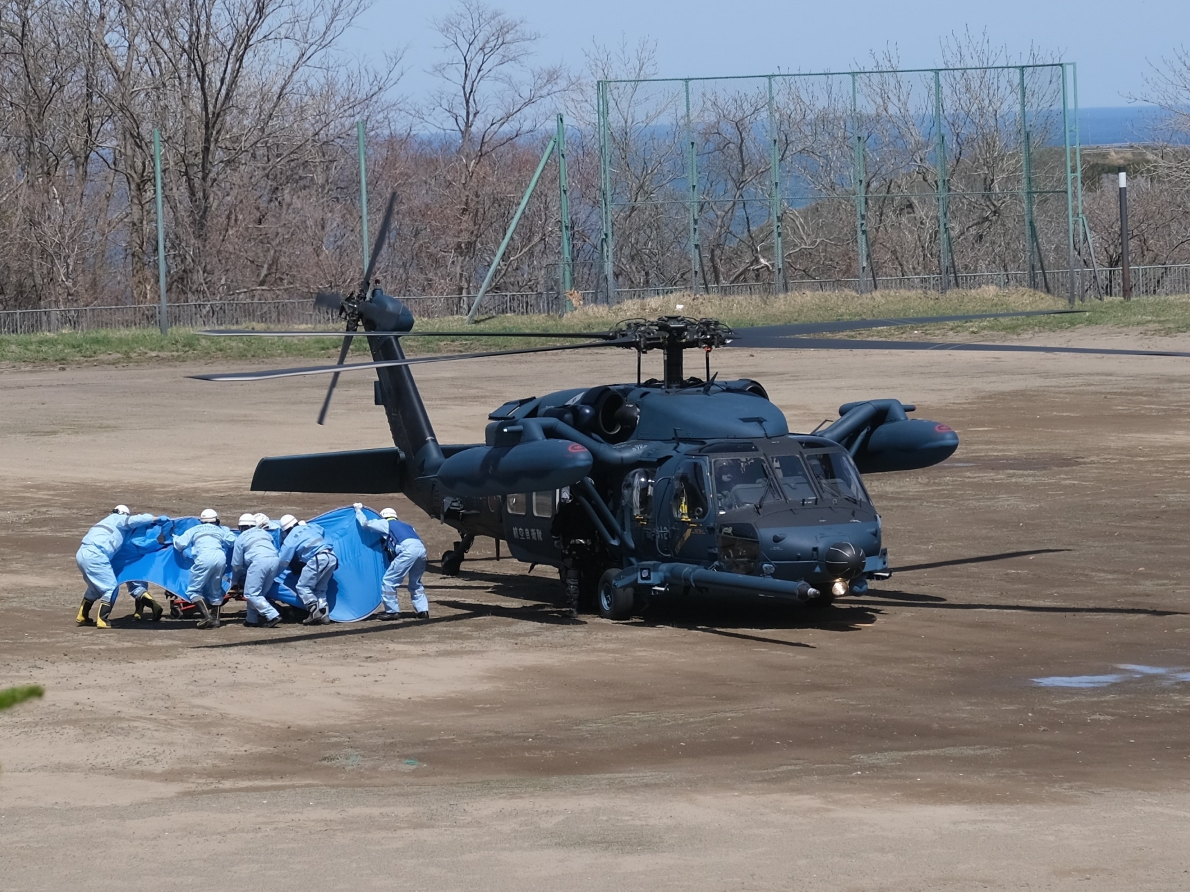 新たに発見の３人をヘリで搬送 医療機関へ 知床観光船事故 産経ニュース