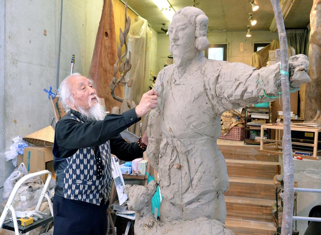 歴史象徴する作品に」神武天皇像を制作、サブロウコスギ氏 - 産経ニュース