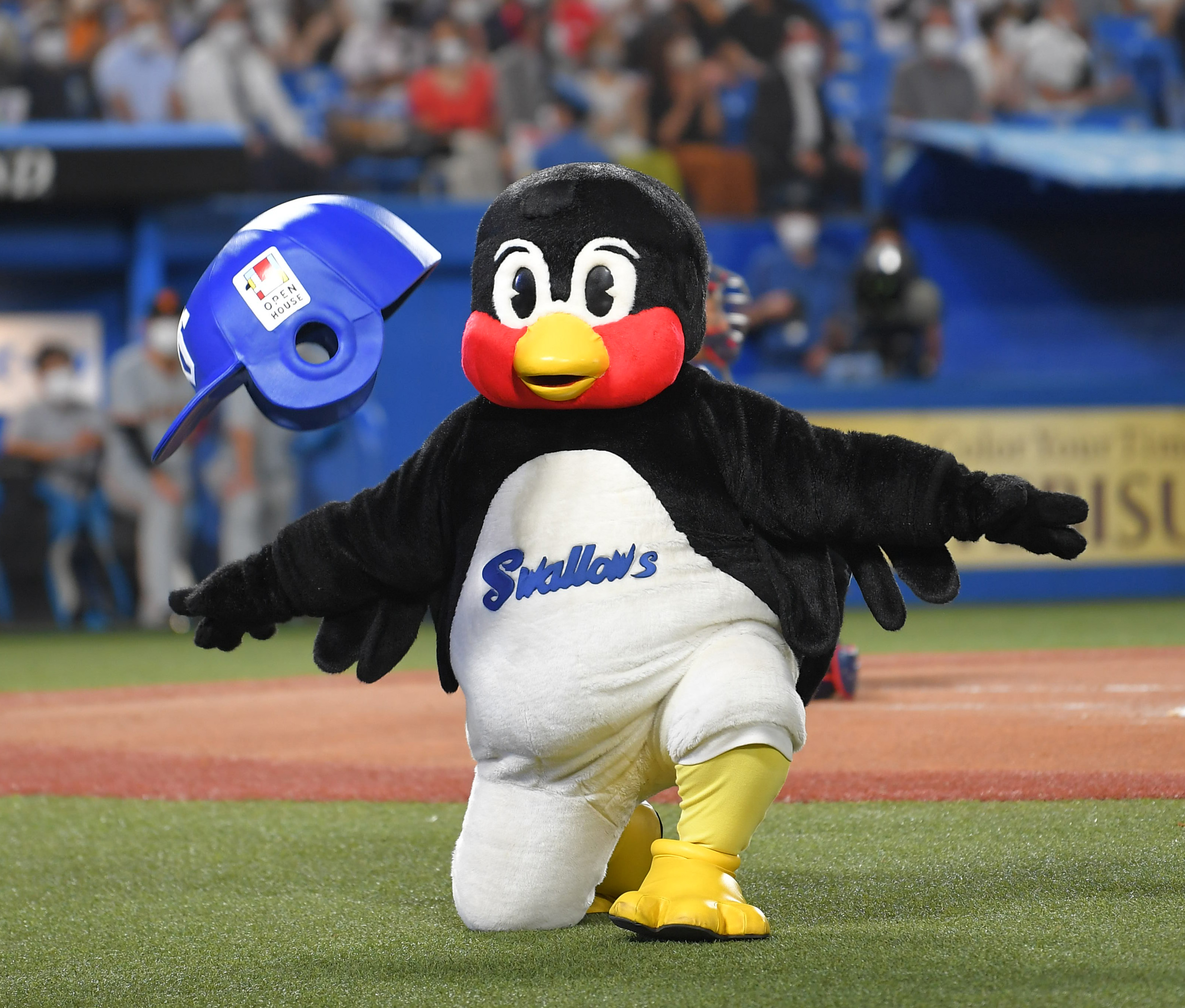 チームとファンのつなぎ役 つば九郎の担当者死去で「球団マスコット