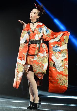 小栗信長いざ出陣 主演映画 信長協奏曲 完成試写会でご満悦 サンスポ