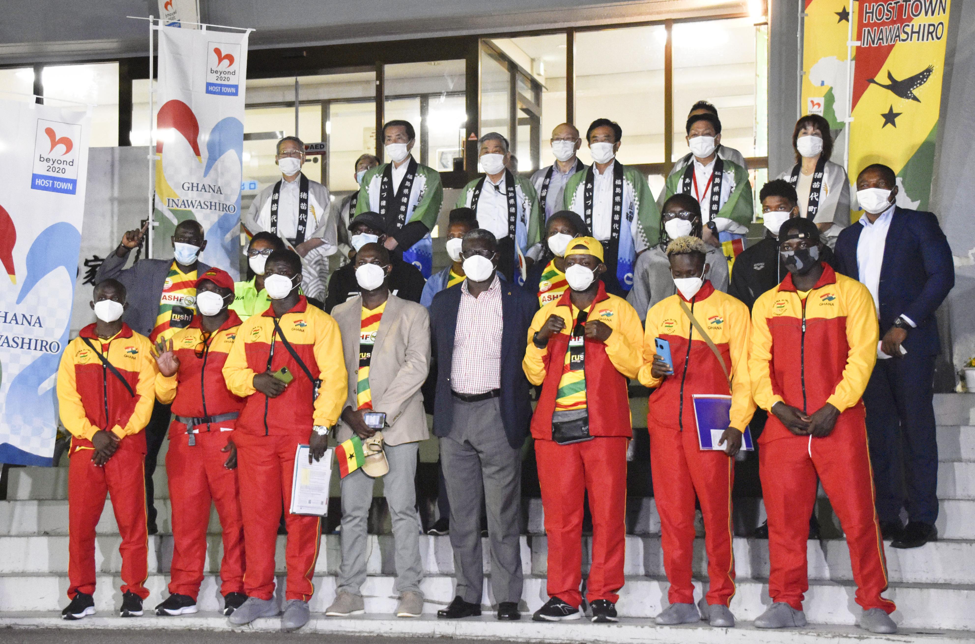 ガーナ選手が猪苗代入り 野口英世の出身地 サンスポ ガーナ選手が猪苗代入り 野口英世の出身地 サンスポ