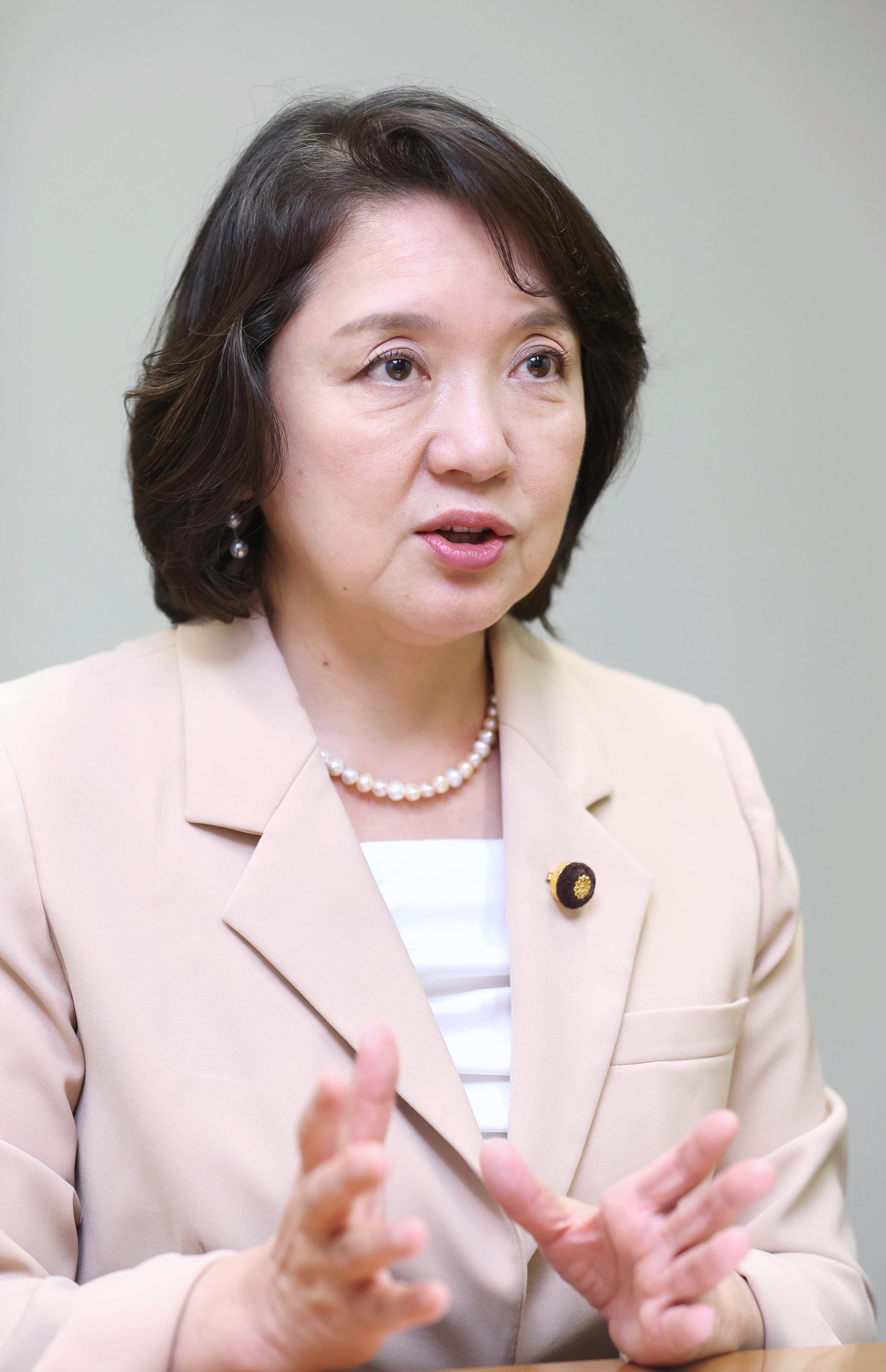 授業参観で「起立、礼、着陸！」 苦い思い出 同級生はセレブの子女
