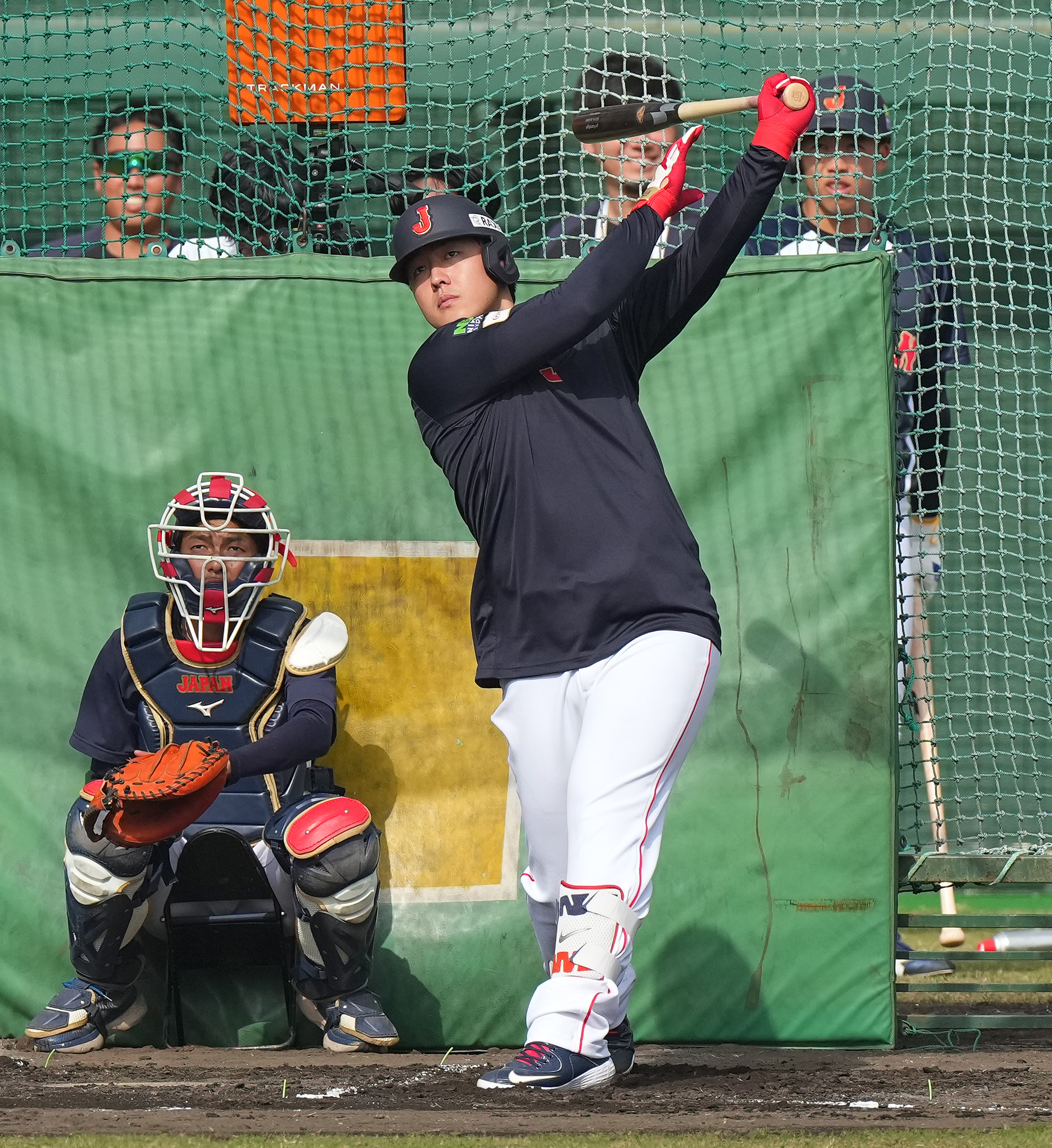 侍ジャパン・岡本和真4番弾 合流即！！衝撃バックスクリーン 「選ばれ