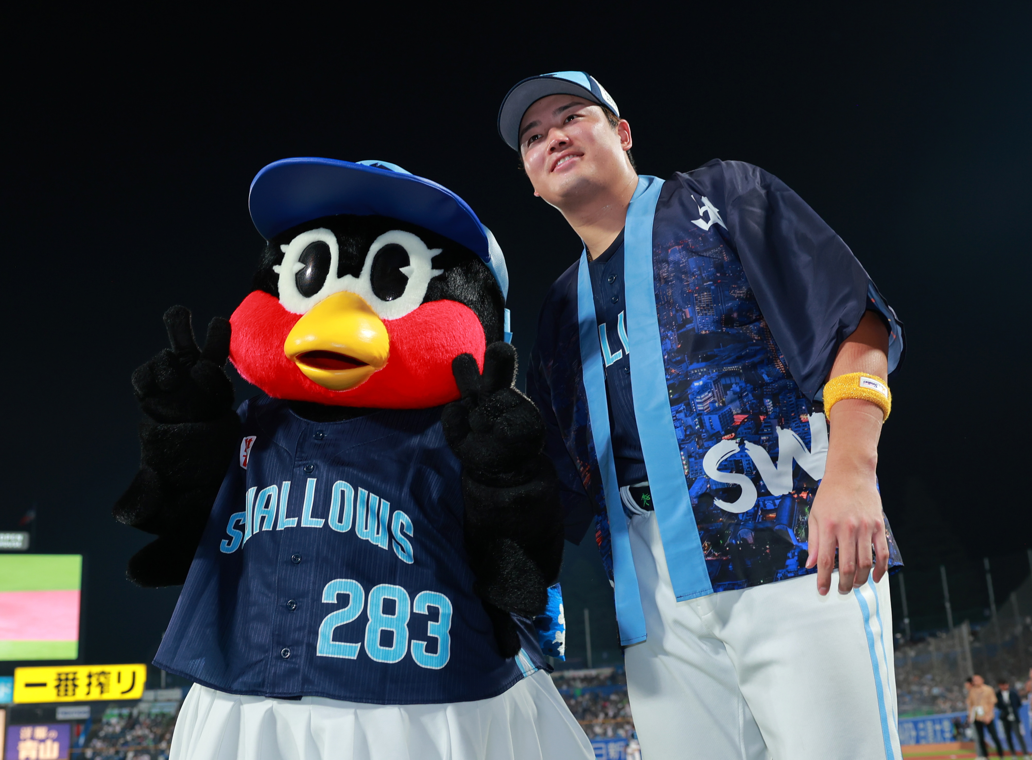 やっぱりすごい、村神宗隆！！ ヤクルト・村上宗隆が衝撃のバックスクリーン3発 神宮で新伝説