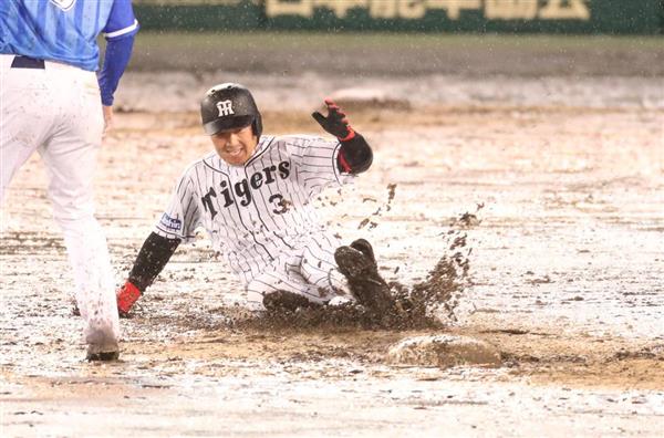 プロ野球】CS第2戦はどろどろの甲子園 降雨で試合を強行 - 産経ニュース