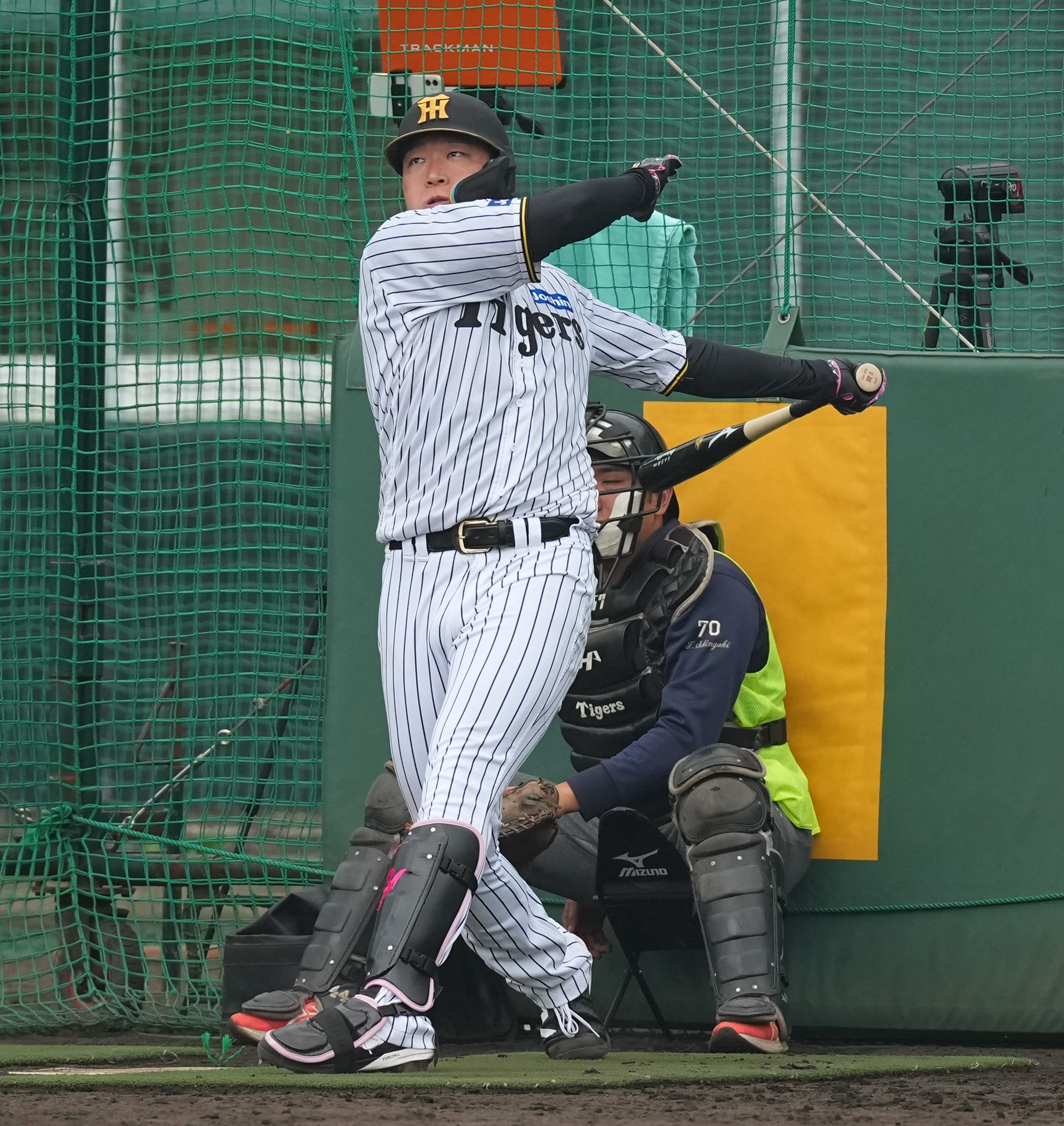 阪神・大山悠輔、フリー打撃に辛口自己採点も巨人・萩原スコアラーは