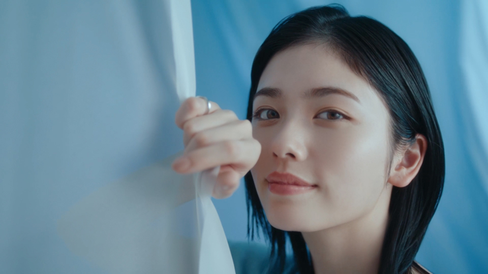 小芝風花、輝く女性たちを応援するジュエリーブランド「プラチナ