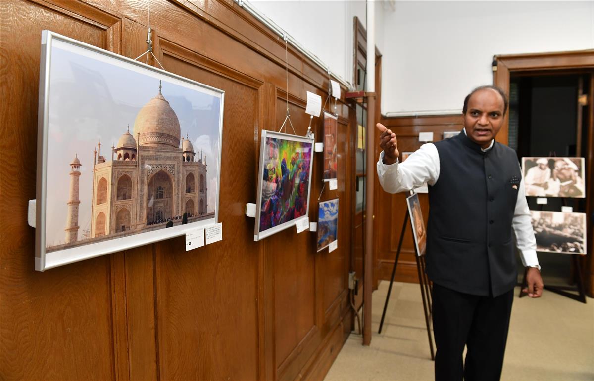インド独立の父に触れる 大阪でガンジー生誕150年記念展（1/2ページ