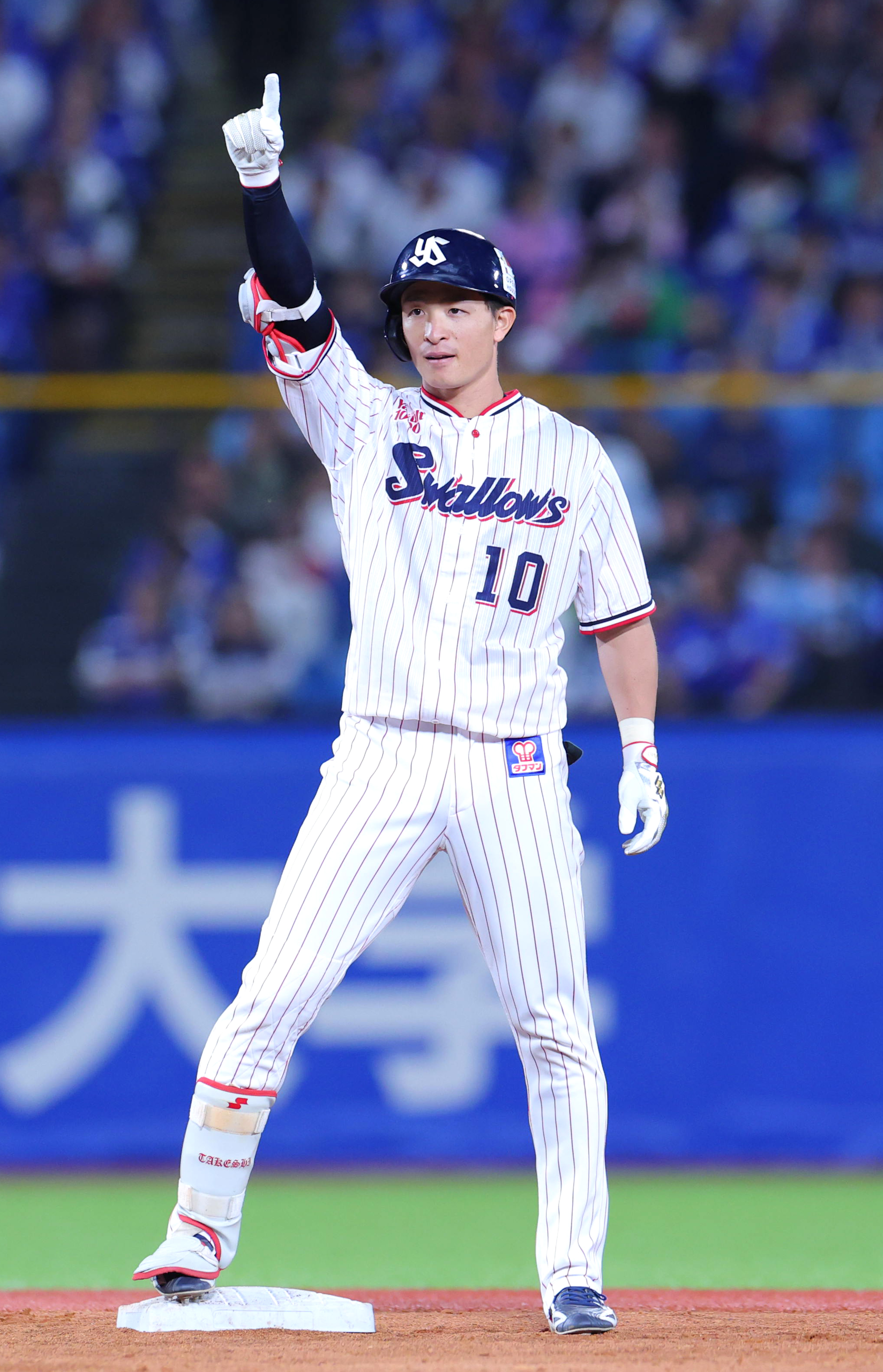 ヤクルト、連敗を5で止める 八回に宮本が決勝打 石山は通算100セーブ