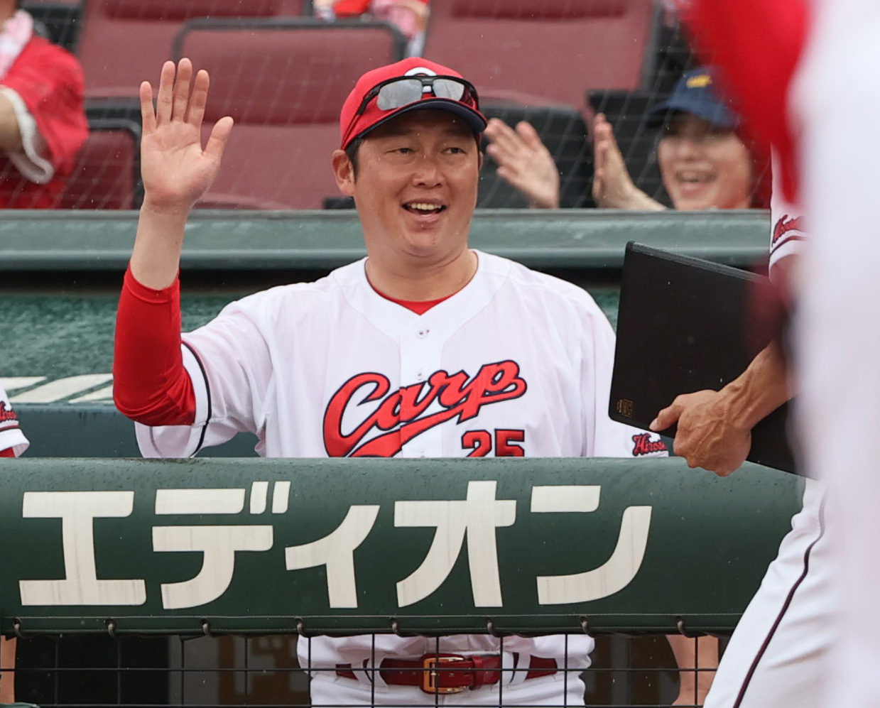 新井貴浩選手　1000打点　記念パネル 新井貴浩選手 1000打点 記念パネル - メルカリ