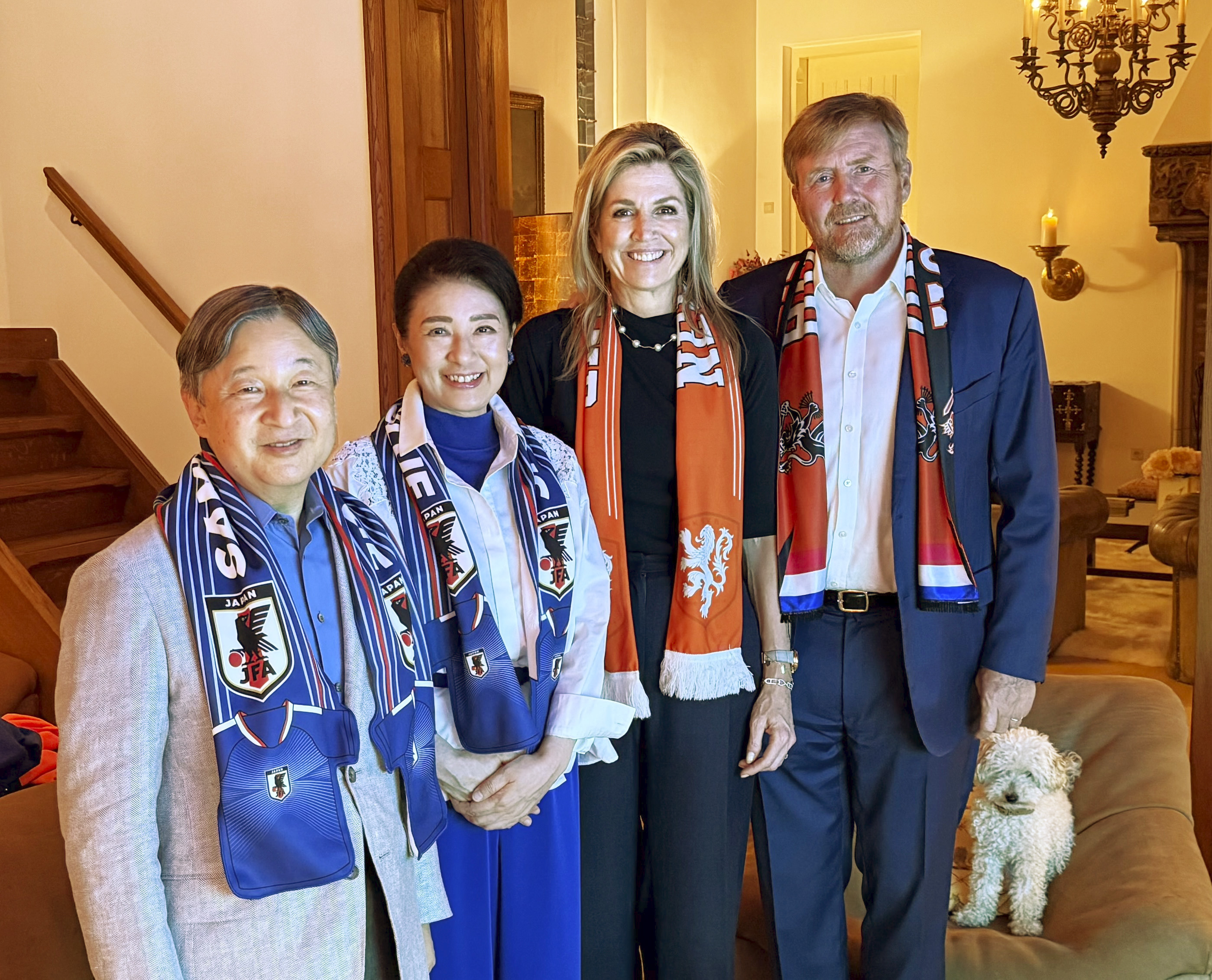 両陛下、国王夫妻とサッカーW杯日蘭戦ご観戦 オランダ王室が写真公開