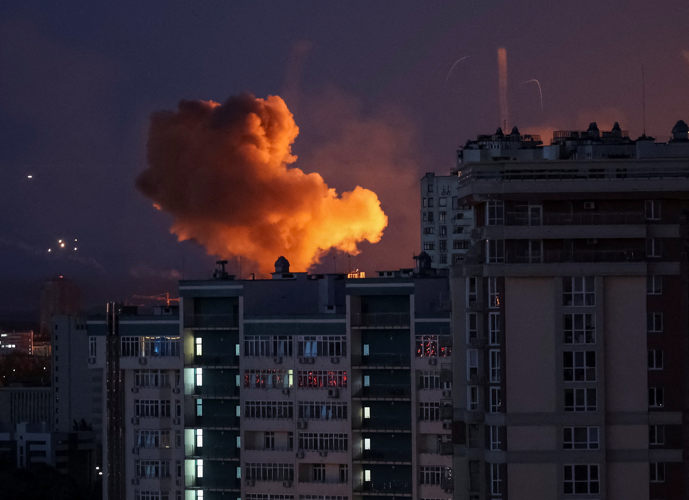 ウクライナへの大規模ミサイル攻撃で13人死亡 ロシア、極超音速を含む