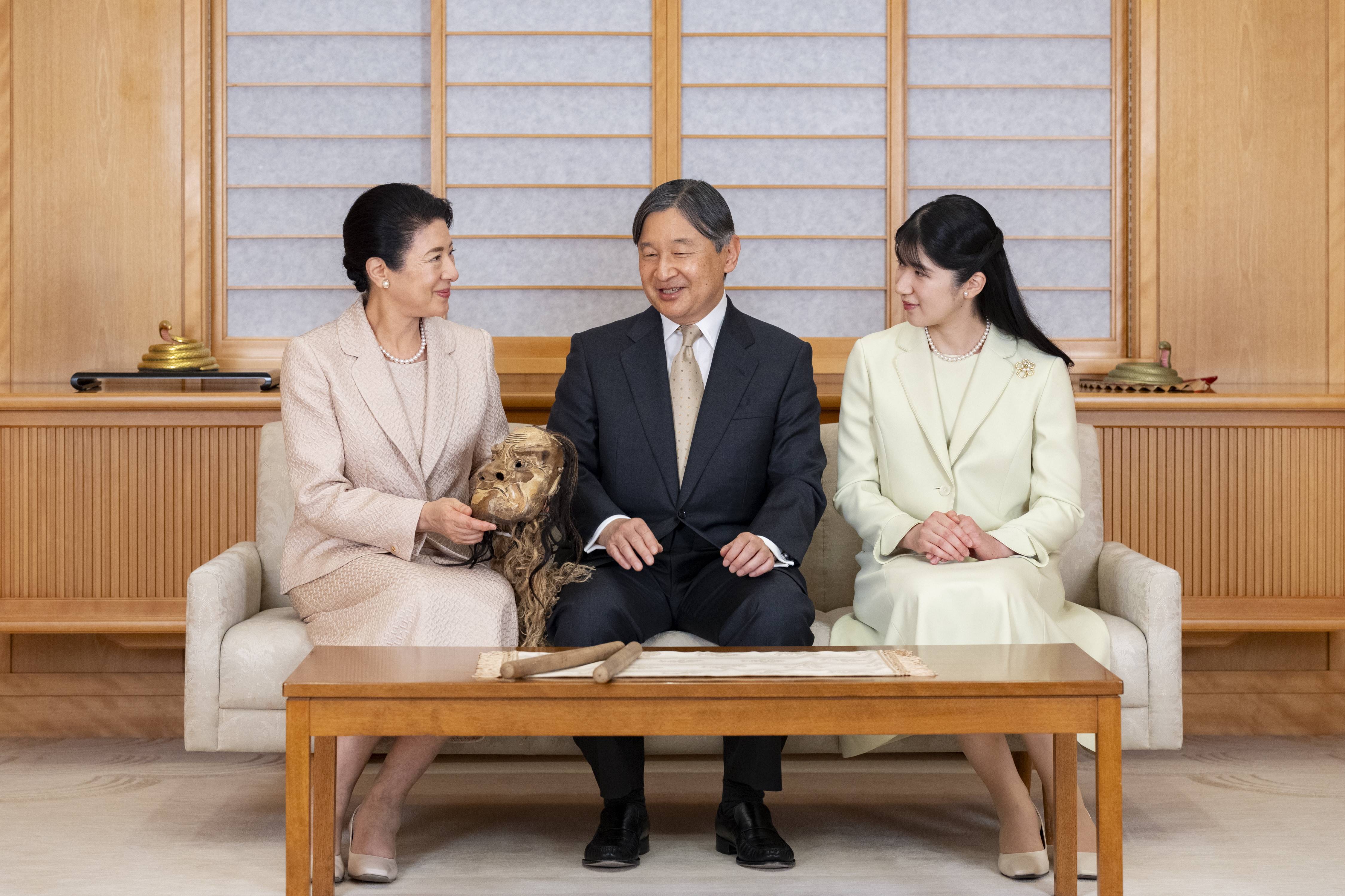 天皇陛下　漆塗り置き時計　値下げしました。 天皇陛下 漆塗り置き時計 値下げしました。の通販 by うま's