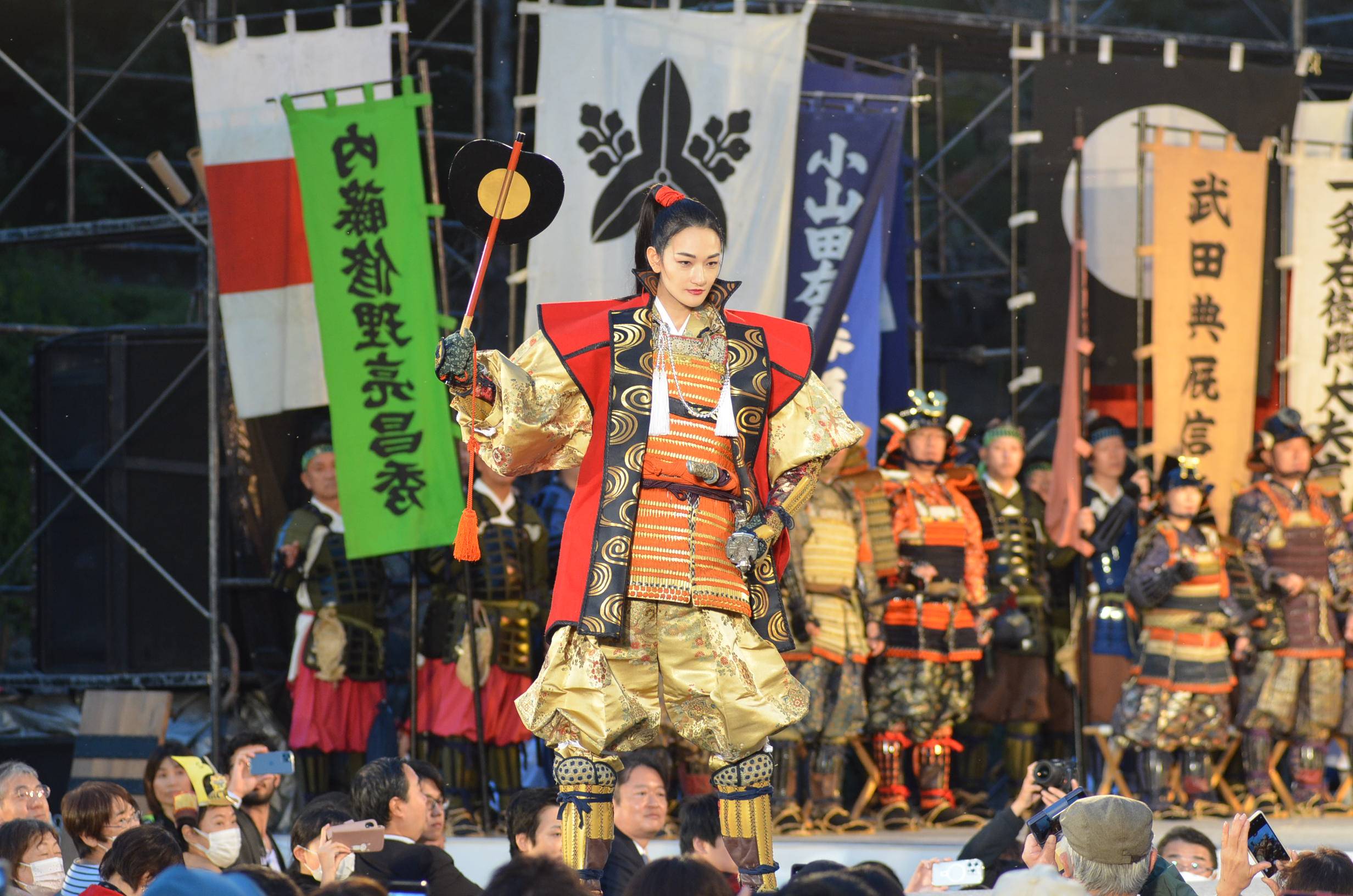 山梨最大の祭り「信玄公祭り」で冨永愛さんが「いざ出陣」 過去最大