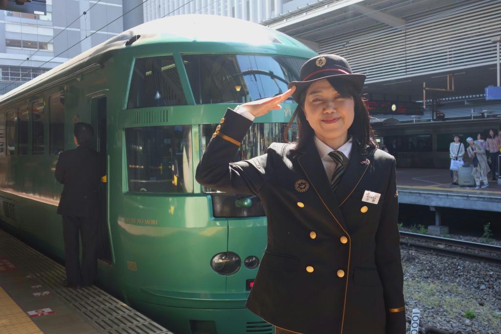 ｊｒ九州初の女性博多駅長 中野氏 新たなモデルを 産経ニュース