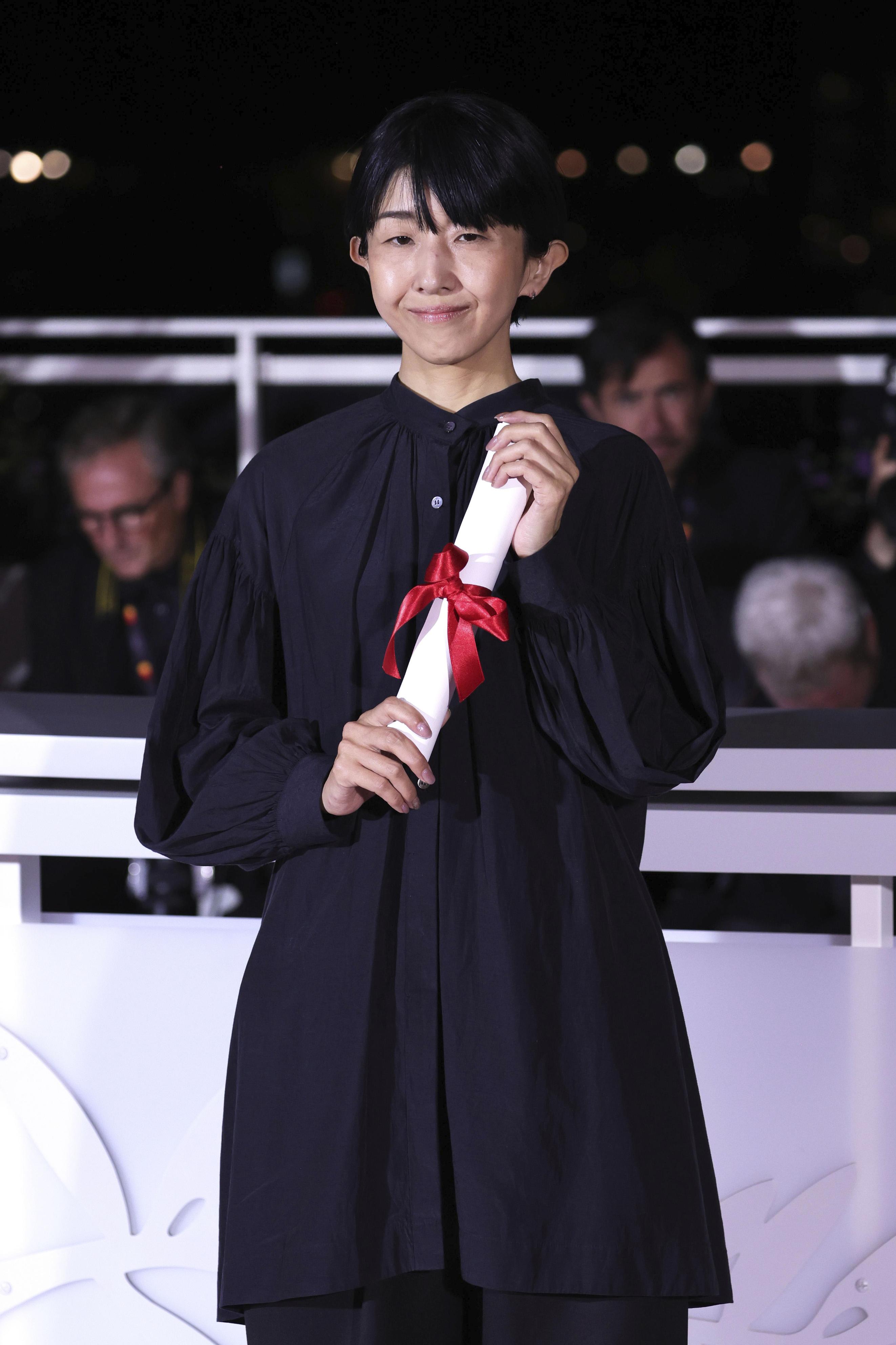 フォト特集】「特別で大切な1本目」早川千絵監督に特別表彰 カンヌ