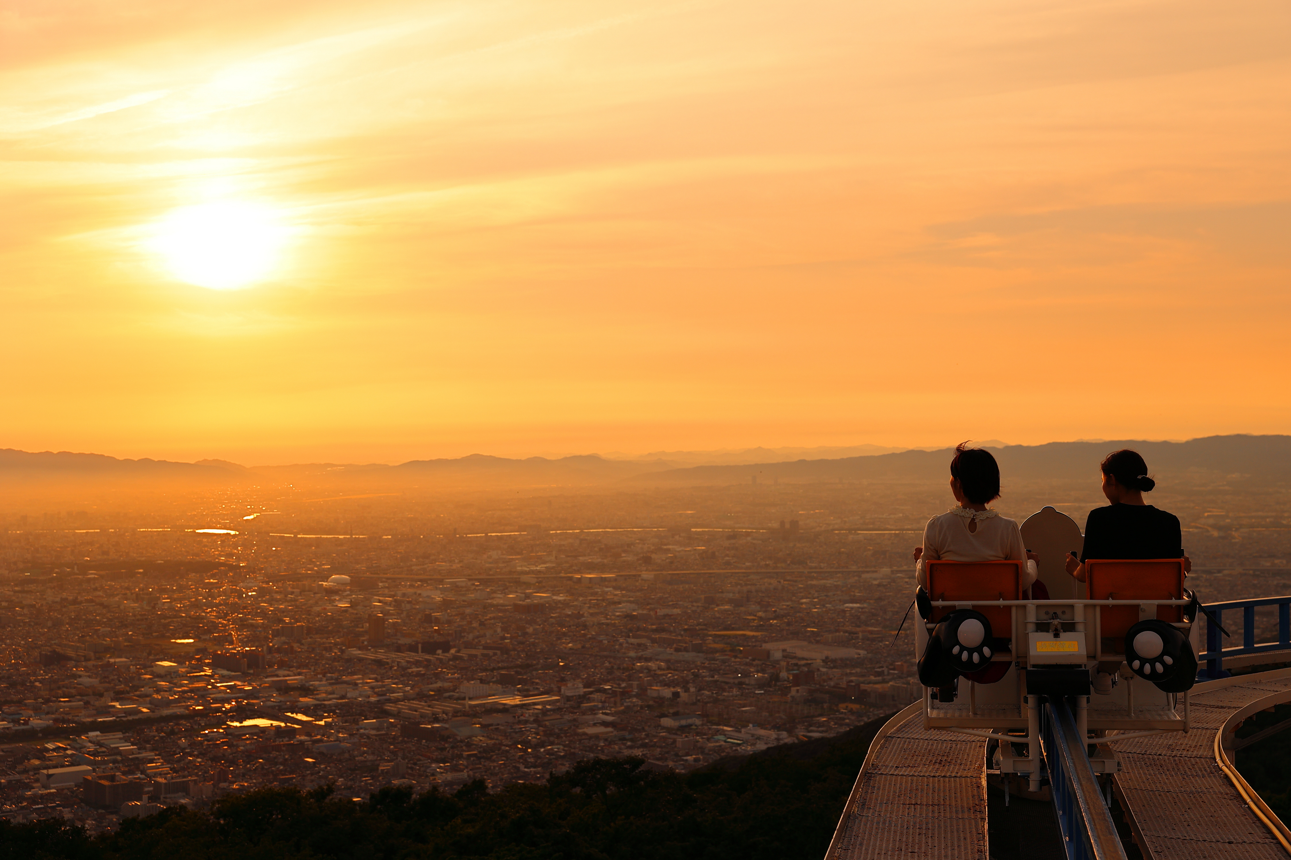 知る人ぞ知る県境の「隠れ家」遊園地 最大の売りは超絶絶景だった