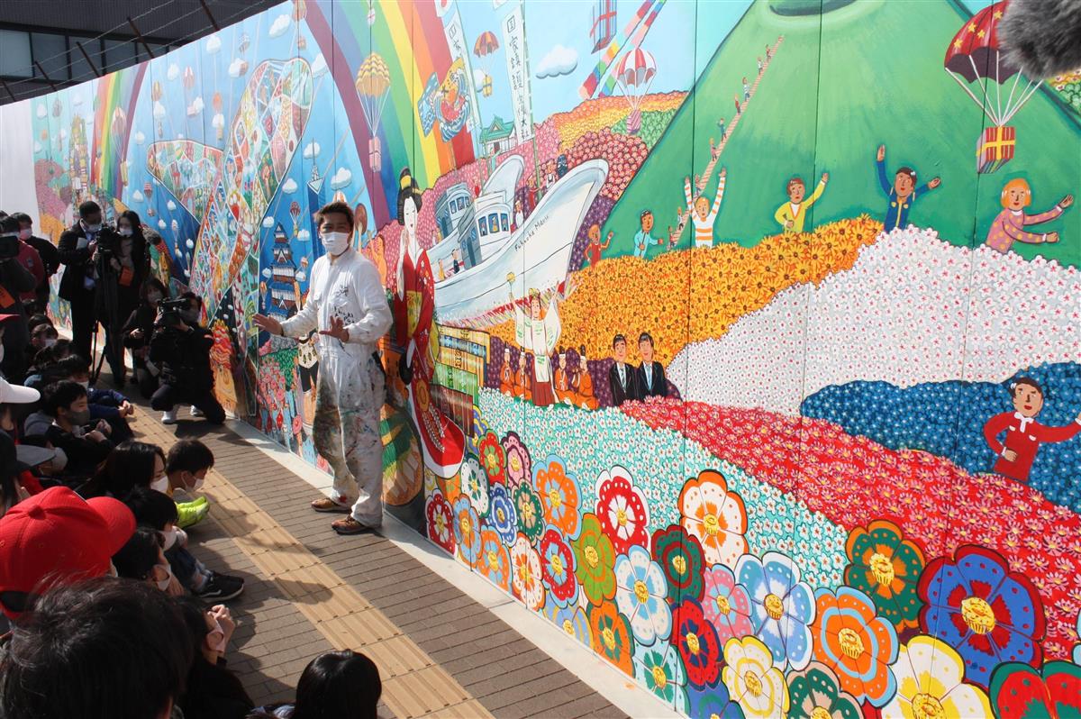 平和への願い込めて アーティストと児童が壁画制作 コロナで行事中止も 一生の思い出に 福岡空港 1 2ページ 産経ニュース