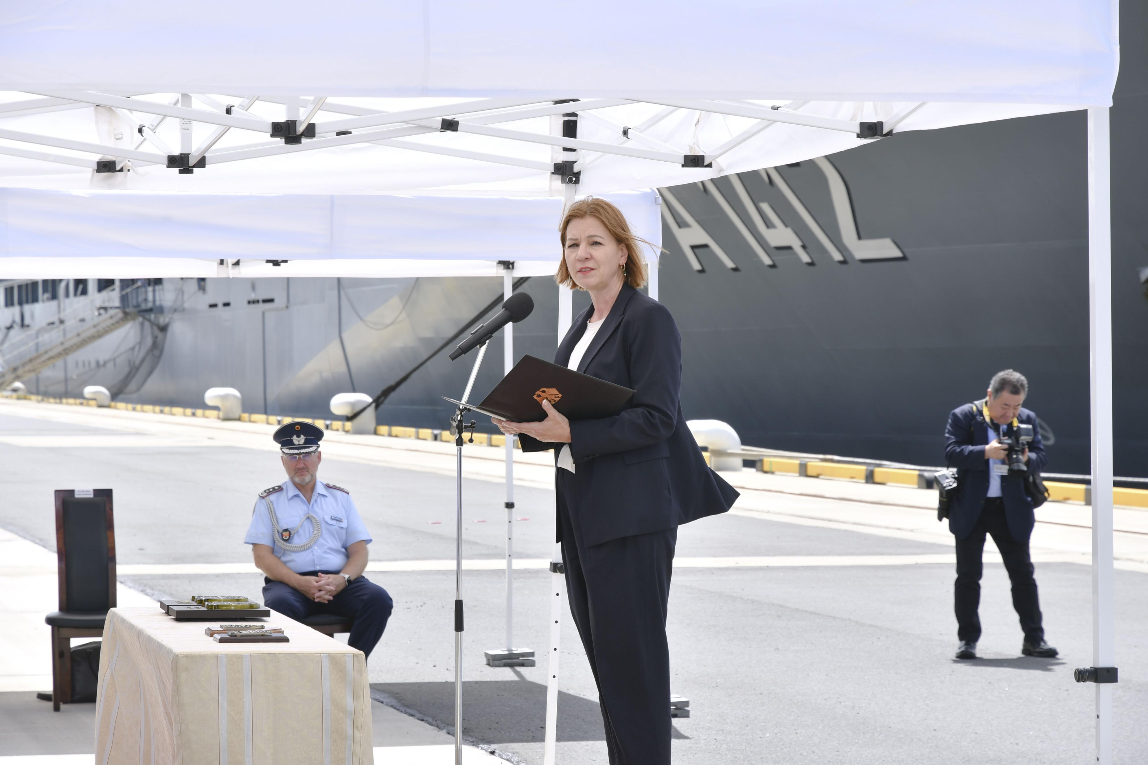 ドイツ海軍艦艇2隻が東京寄港 独准将「インド太平洋地域への関与を