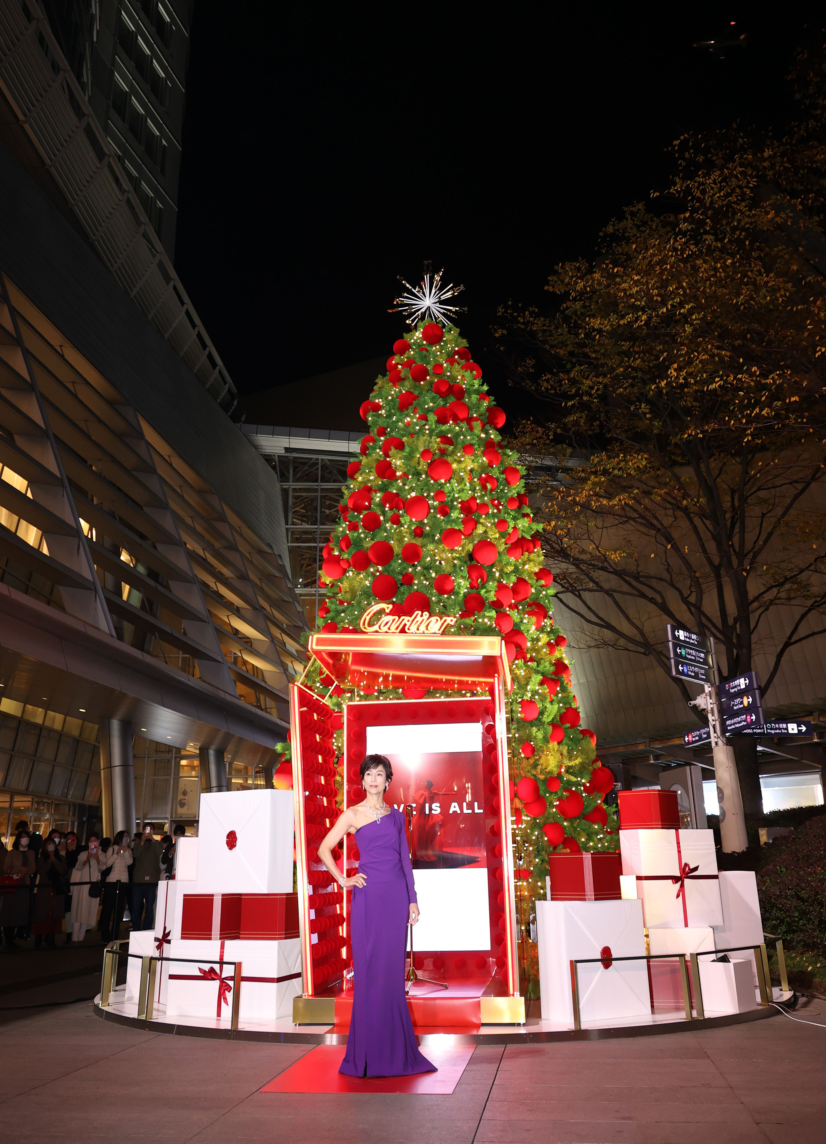 鈴木保奈美が離婚後初の公の場 総額１億円ジュエリーをつけて登場 イザ