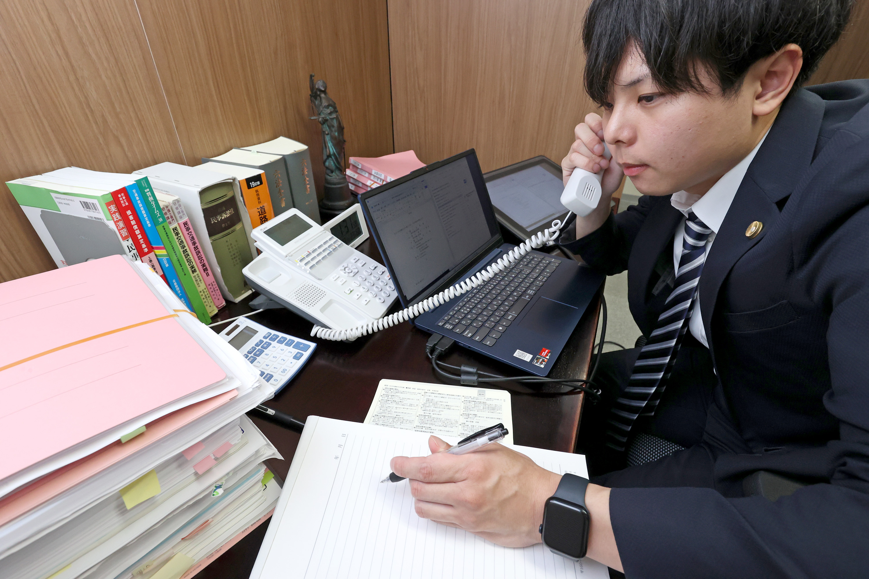 どちらも僕…明かした正体 漫画家「ぴあき」／弁護士 川畑光輝（２６） 二兎を追う - 産経ニュース