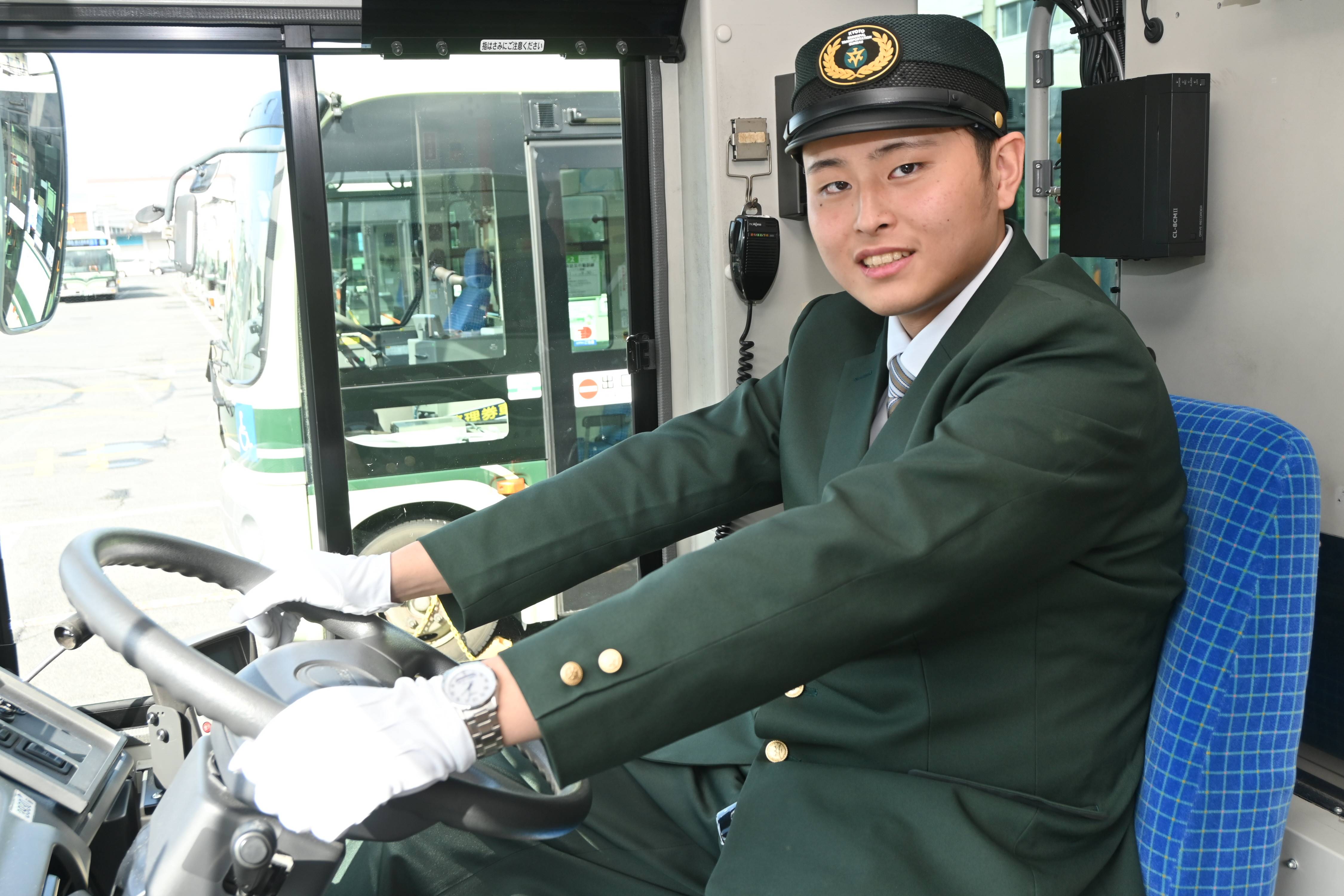 夢を実現」京都で19歳市バス運転手誕生 人手不足が加速する運輸業界に新風巻き起こす - 産経ニュース