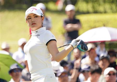 白 の黄金世代娘 河本 ツアー２勝目へ首位発進 国内女子 サンスポ